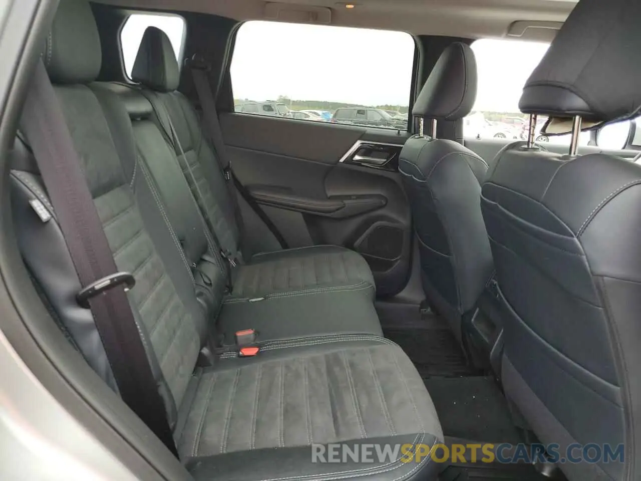 11 fotografías del automóvil dañado JA4J4VA84RZ067097 MITSUBISHI OUTLANDER 2024