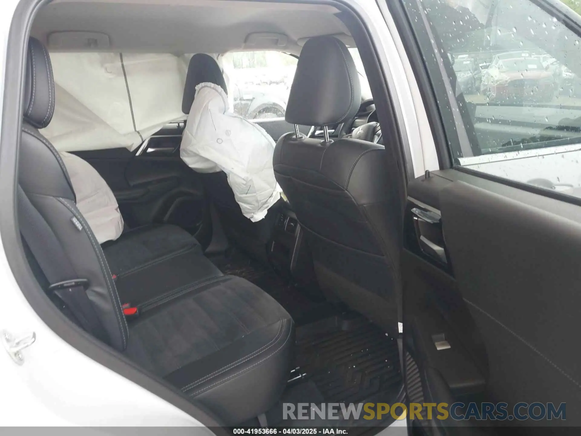 8 fotografías del automóvil dañado JA4J4VA84RZ072011 MITSUBISHI OUTLANDER 2024