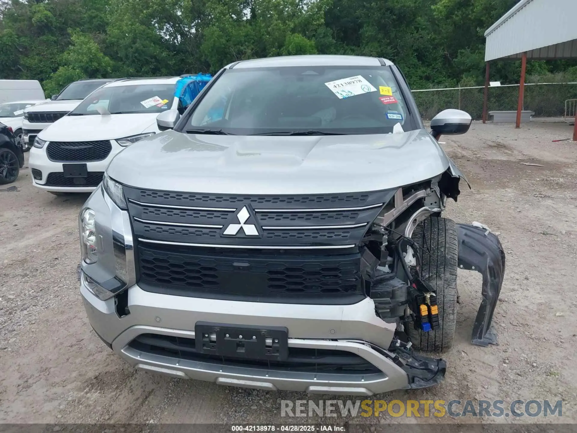 12 fotografías del automóvil dañado JA4J4VA85RZ050308 MITSUBISHI OUTLANDER 2024