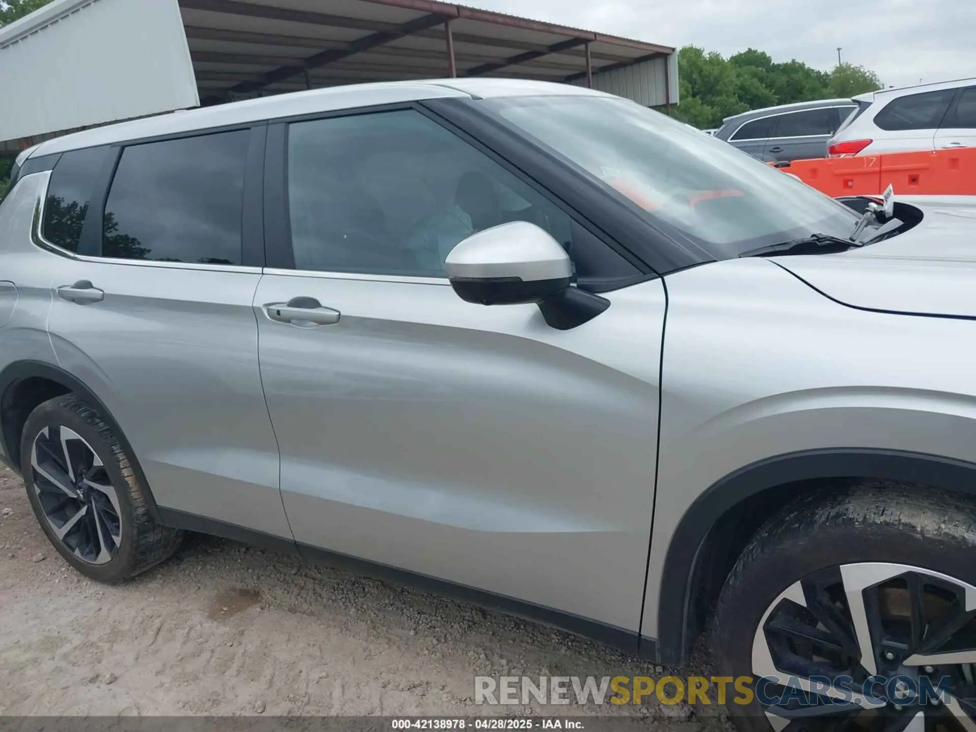 13 fotografías del automóvil dañado JA4J4VA85RZ050308 MITSUBISHI OUTLANDER 2024