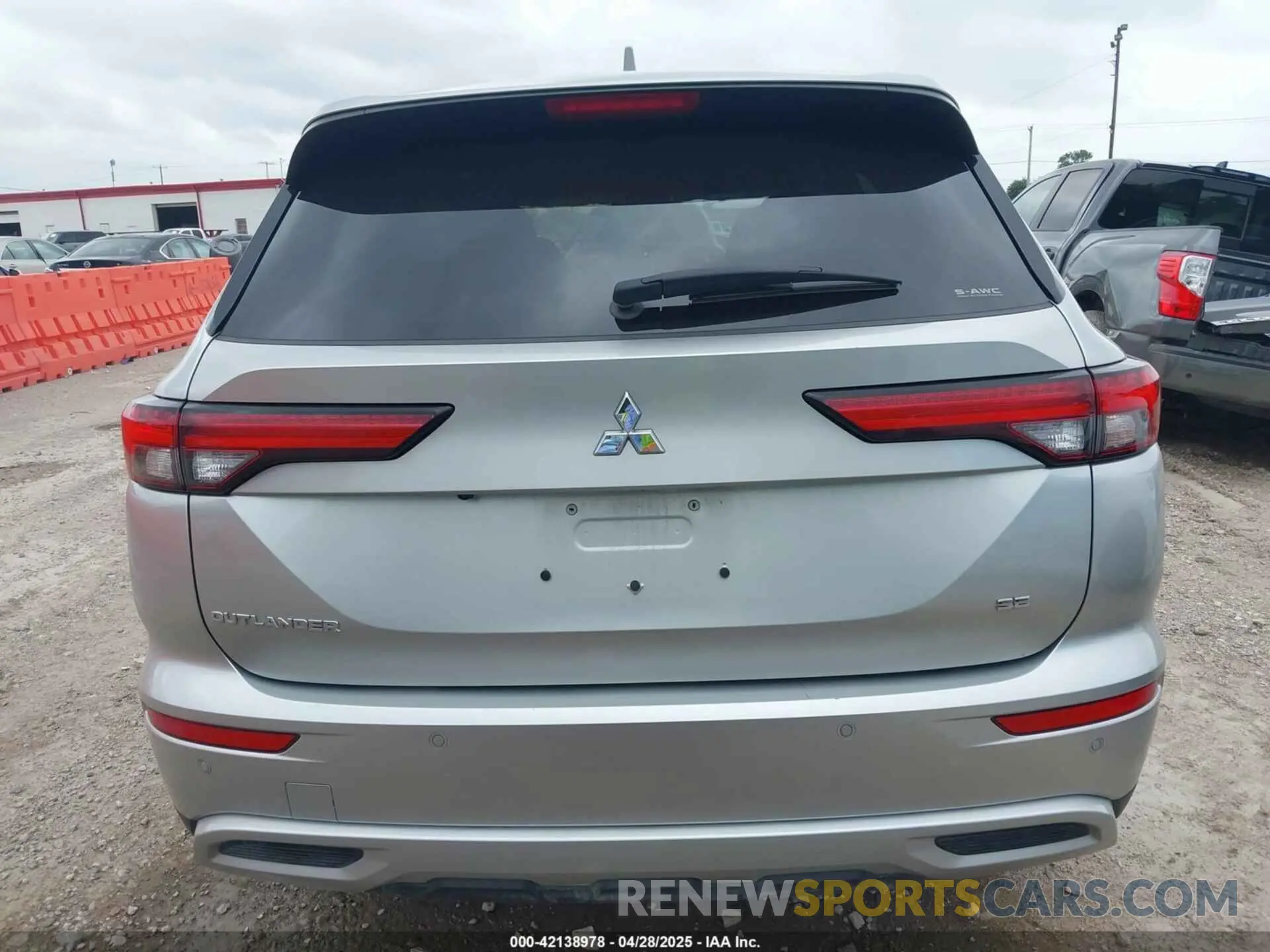 16 fotografías del automóvil dañado JA4J4VA85RZ050308 MITSUBISHI OUTLANDER 2024