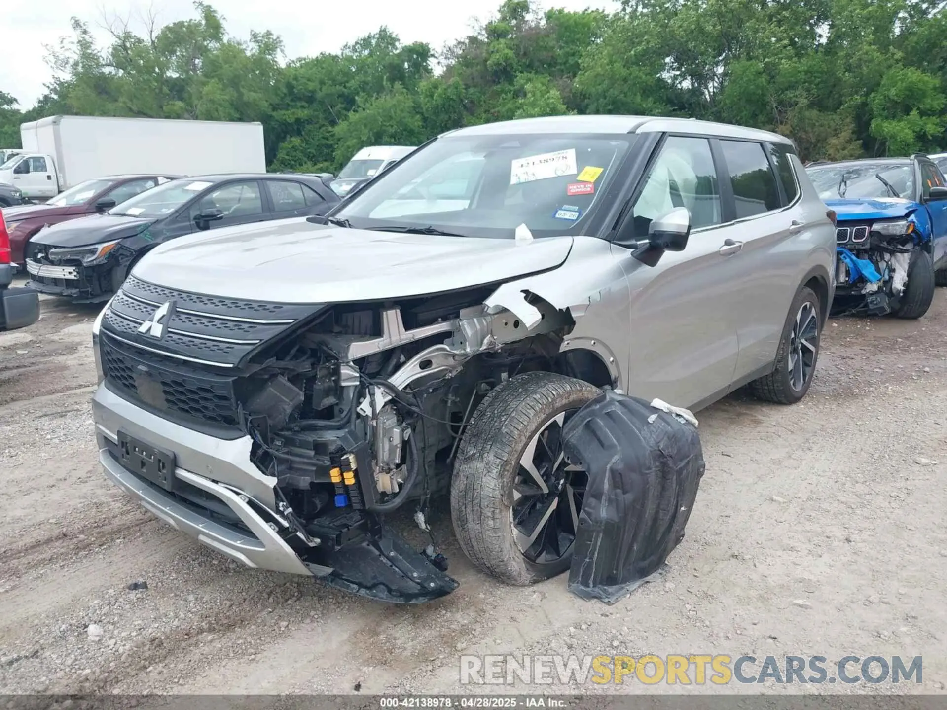 2 fotografías del automóvil dañado JA4J4VA85RZ050308 MITSUBISHI OUTLANDER 2024