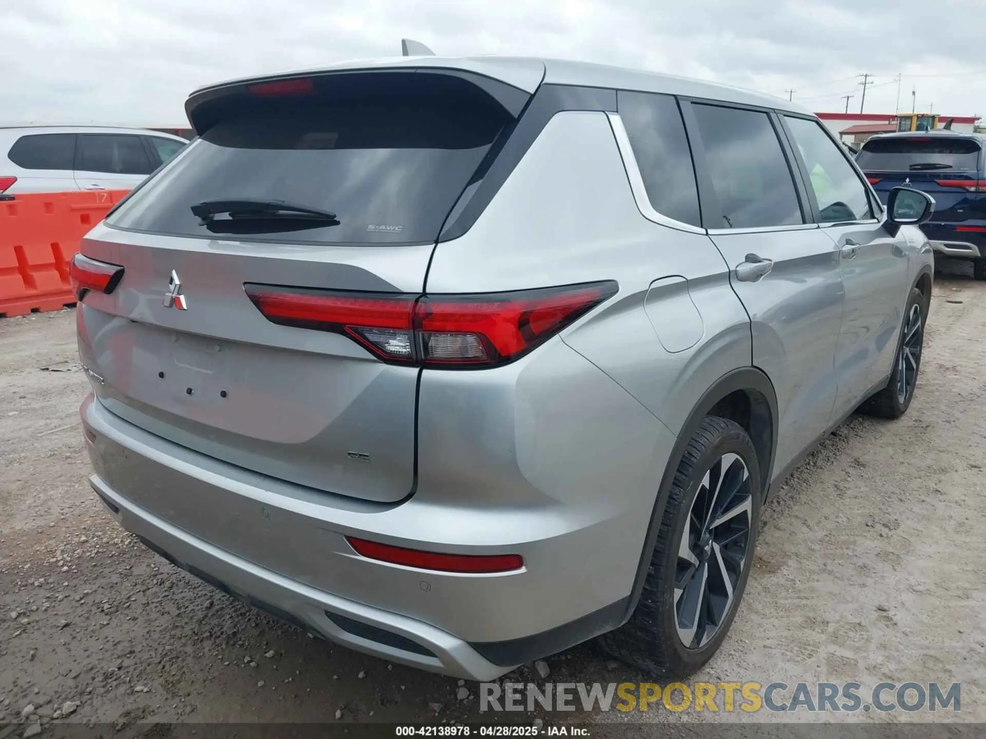 4 fotografías del automóvil dañado JA4J4VA85RZ050308 MITSUBISHI OUTLANDER 2024