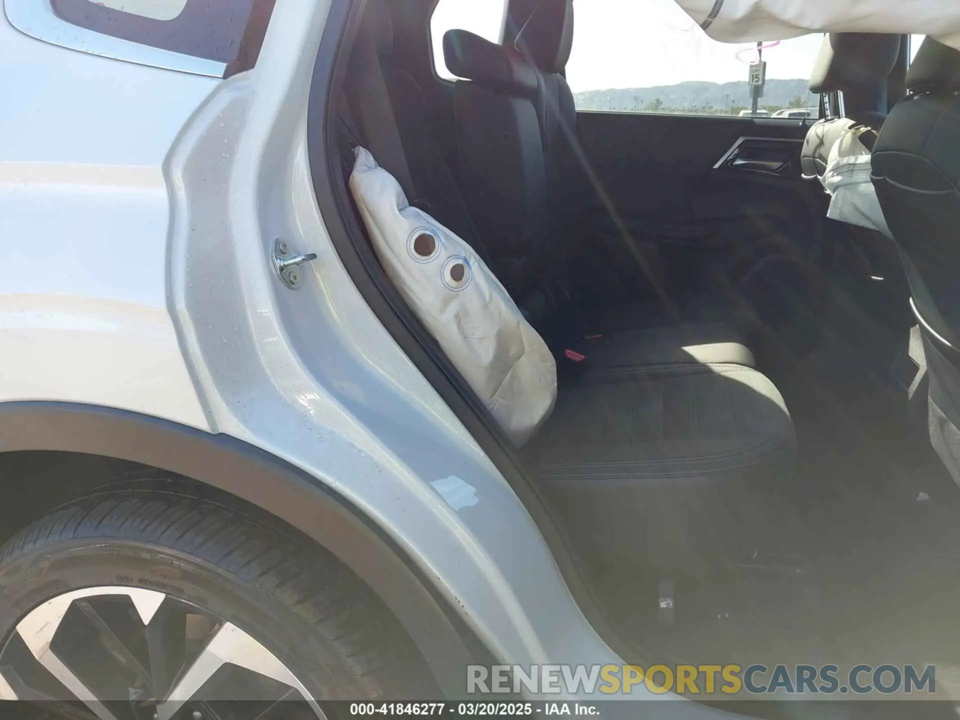 8 fotografías del automóvil dañado JA4J4VA86RZ081910 MITSUBISHI OUTLANDER 2024