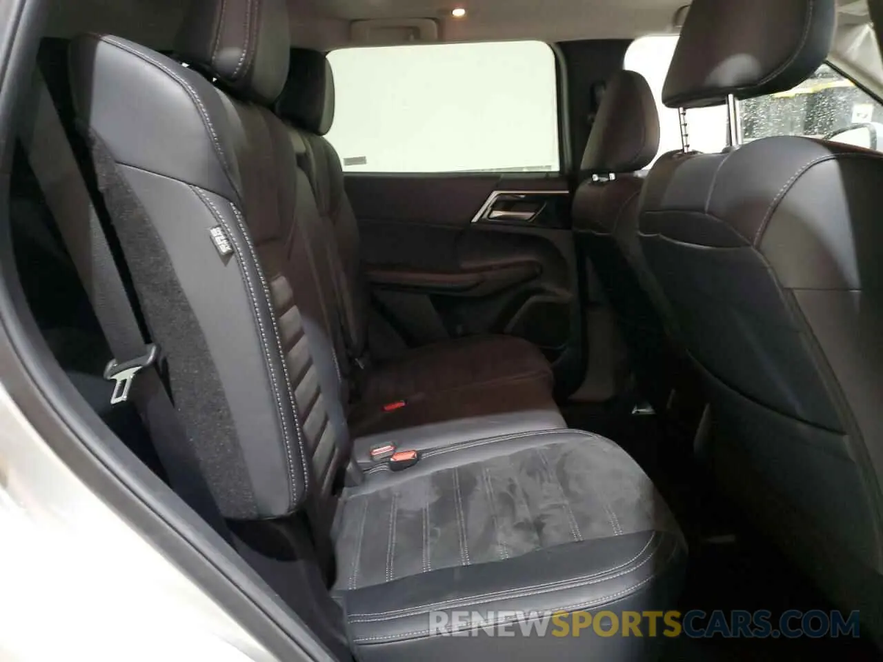 11 fotografías del automóvil dañado JA4J4VA87RZ036703 MITSUBISHI OUTLANDER 2024
