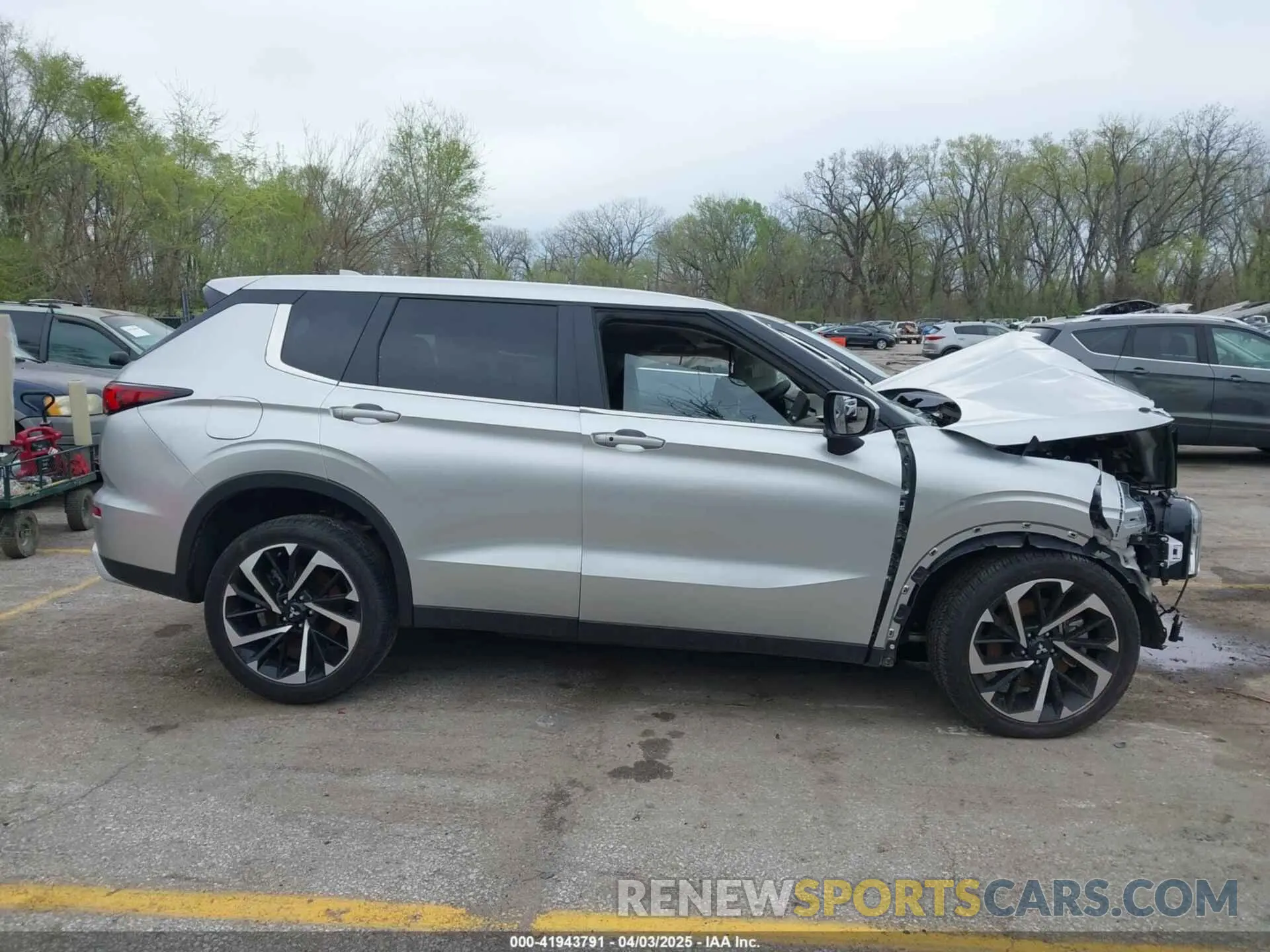 14 fotografías del automóvil dañado JA4J4VA87RZ051752 MITSUBISHI OUTLANDER 2024