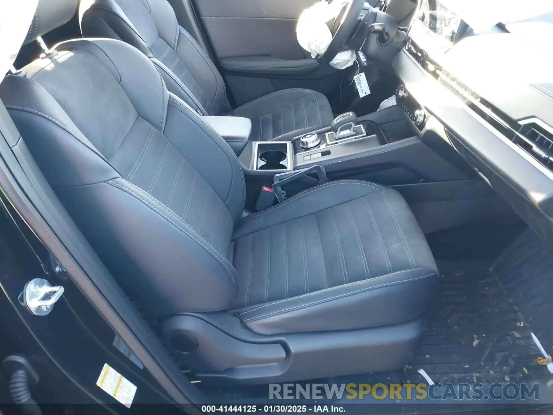 5 fotografías del automóvil dañado JA4J4VA88RZ064350 MITSUBISHI OUTLANDER 2024