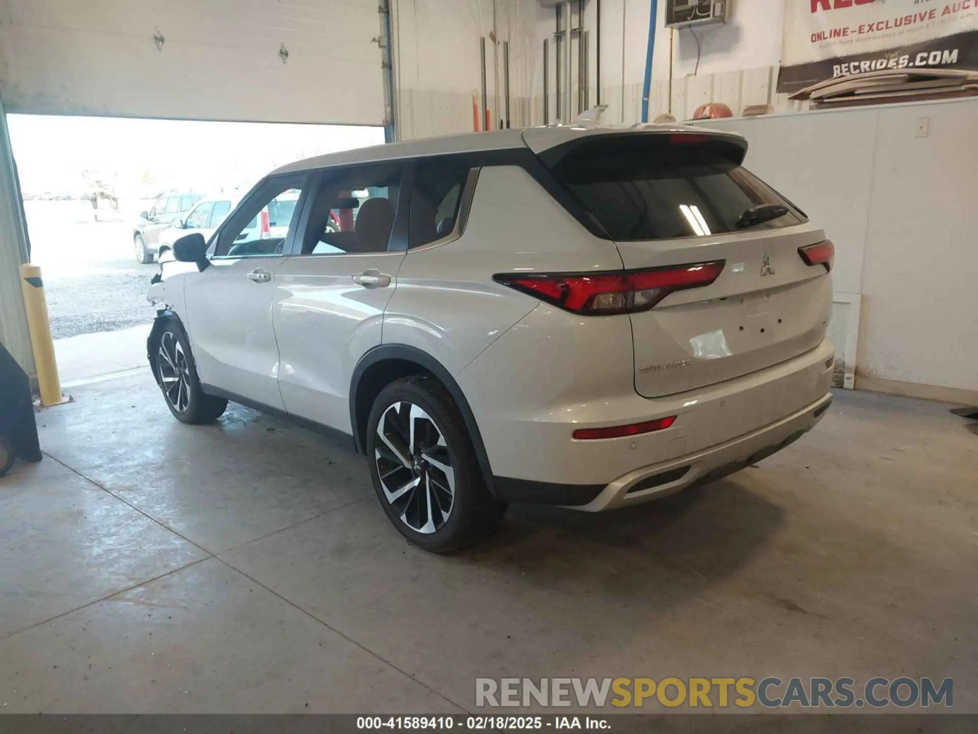 3 fotografías del automóvil dañado JA4J4VA89RZ012001 MITSUBISHI OUTLANDER 2024