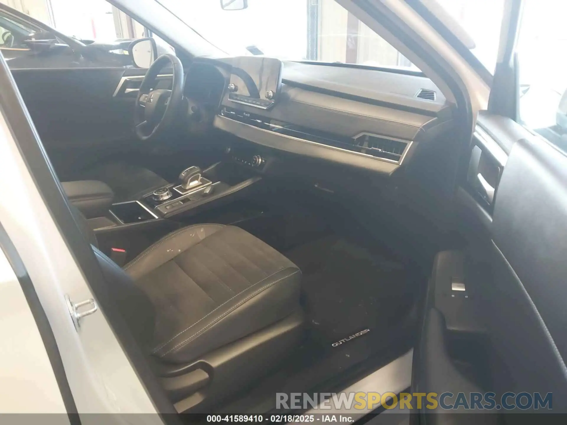 5 fotografías del automóvil dañado JA4J4VA89RZ012001 MITSUBISHI OUTLANDER 2024