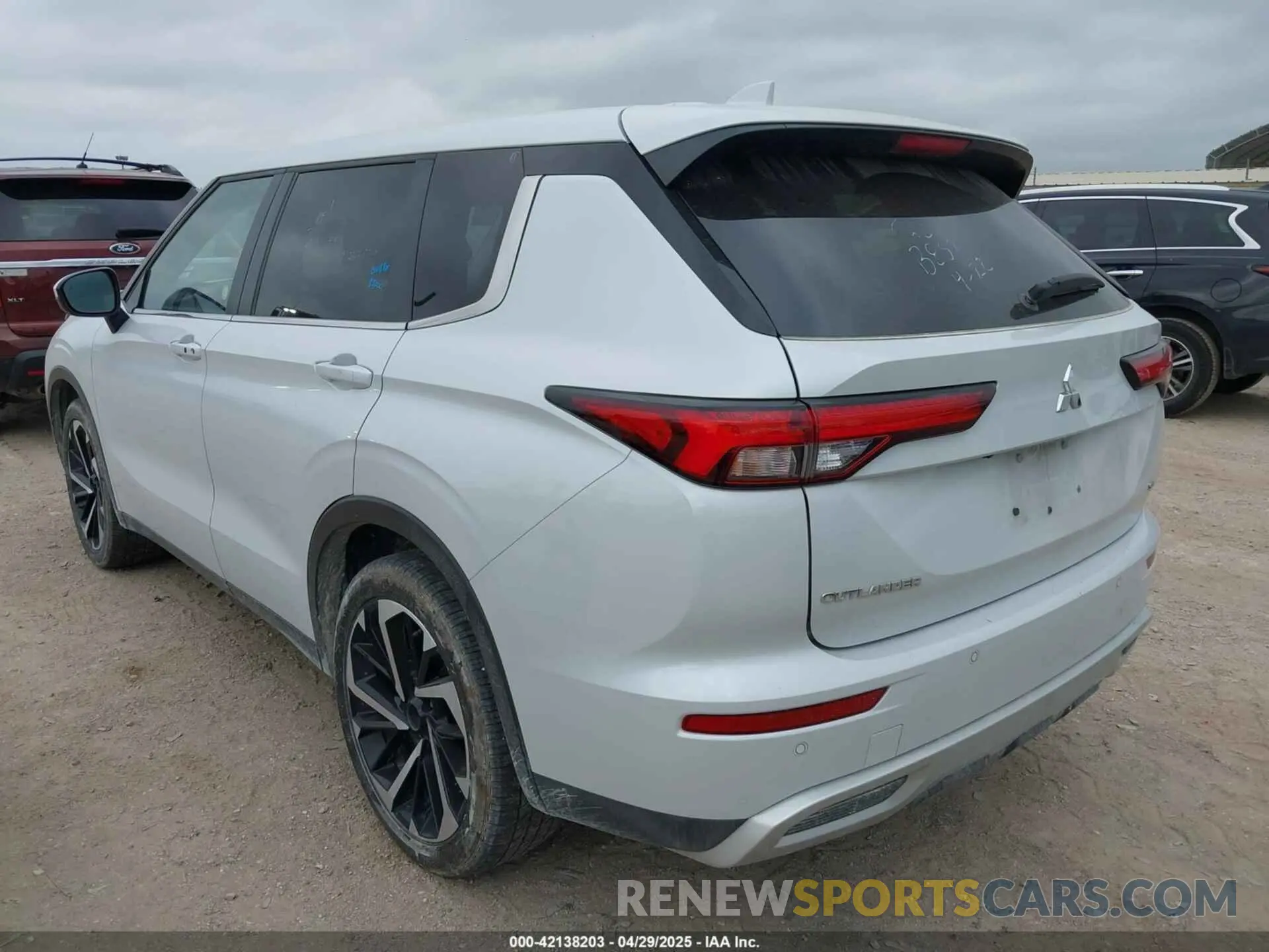 3 fotografías del automóvil dañado JA4J4VA8XRZ038199 MITSUBISHI OUTLANDER 2024