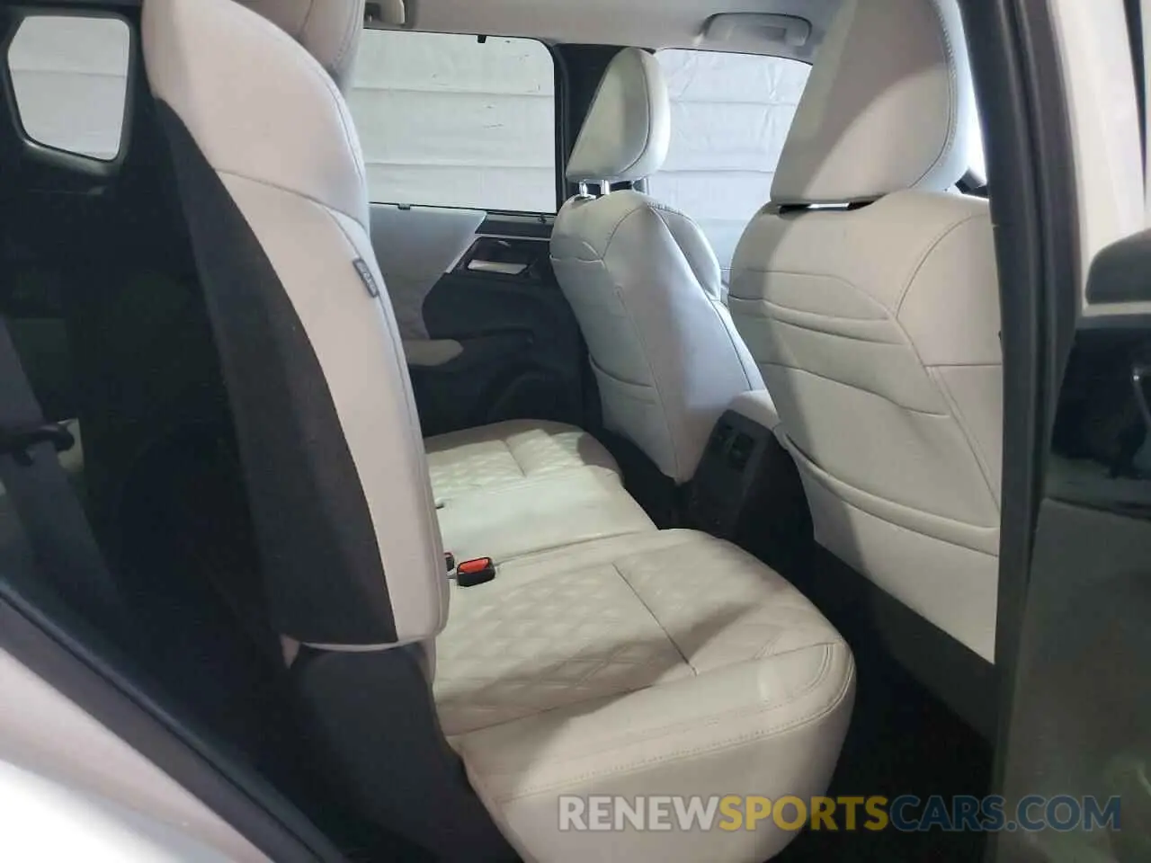 11 fotografías del automóvil dañado JA4J4WA82RZ008927 MITSUBISHI OUTLANDER 2024