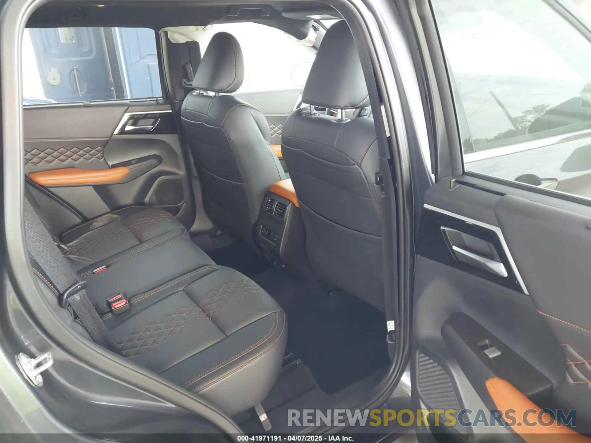 8 fotografías del automóvil dañado JA4J4WA83RZ078176 MITSUBISHI OUTLANDER 2024