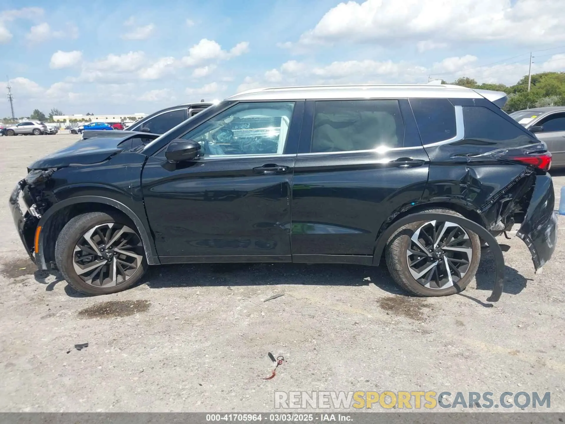 14 fotografías del automóvil dañado JA4J4WA84RZ039385 MITSUBISHI OUTLANDER 2024