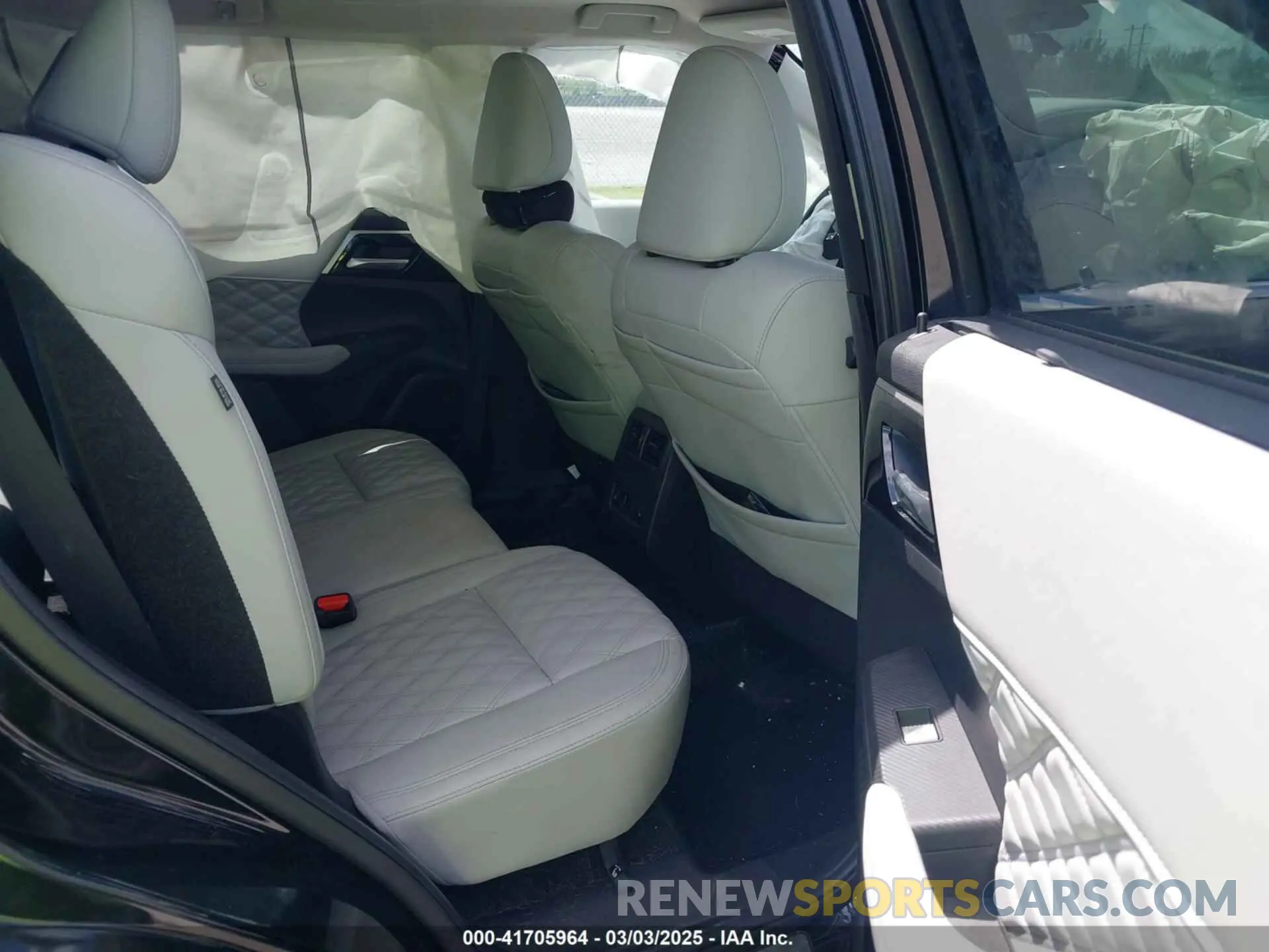 8 fotografías del automóvil dañado JA4J4WA84RZ039385 MITSUBISHI OUTLANDER 2024
