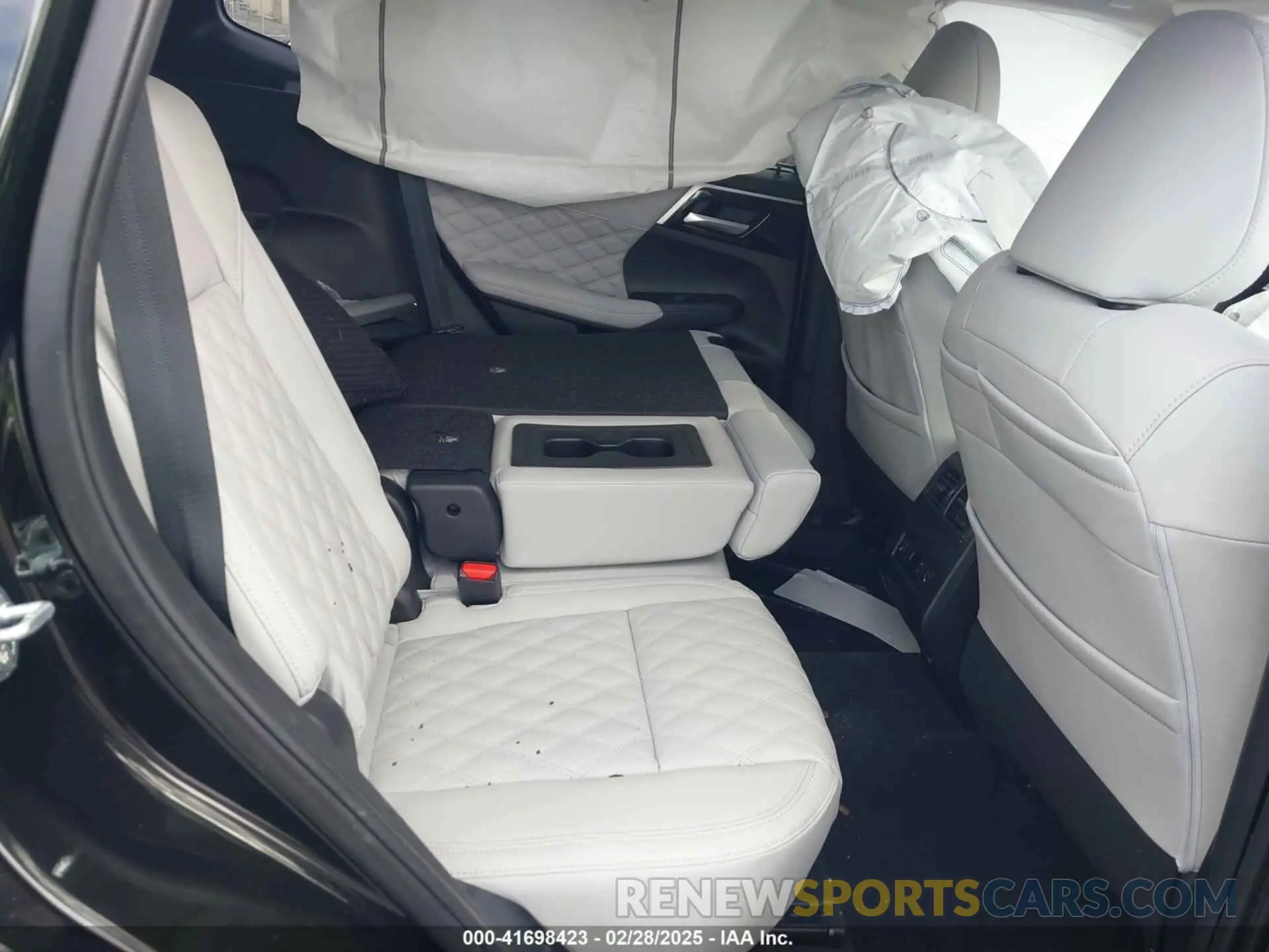 8 fotografías del automóvil dañado JA4J4WA86RZ036102 MITSUBISHI OUTLANDER 2024