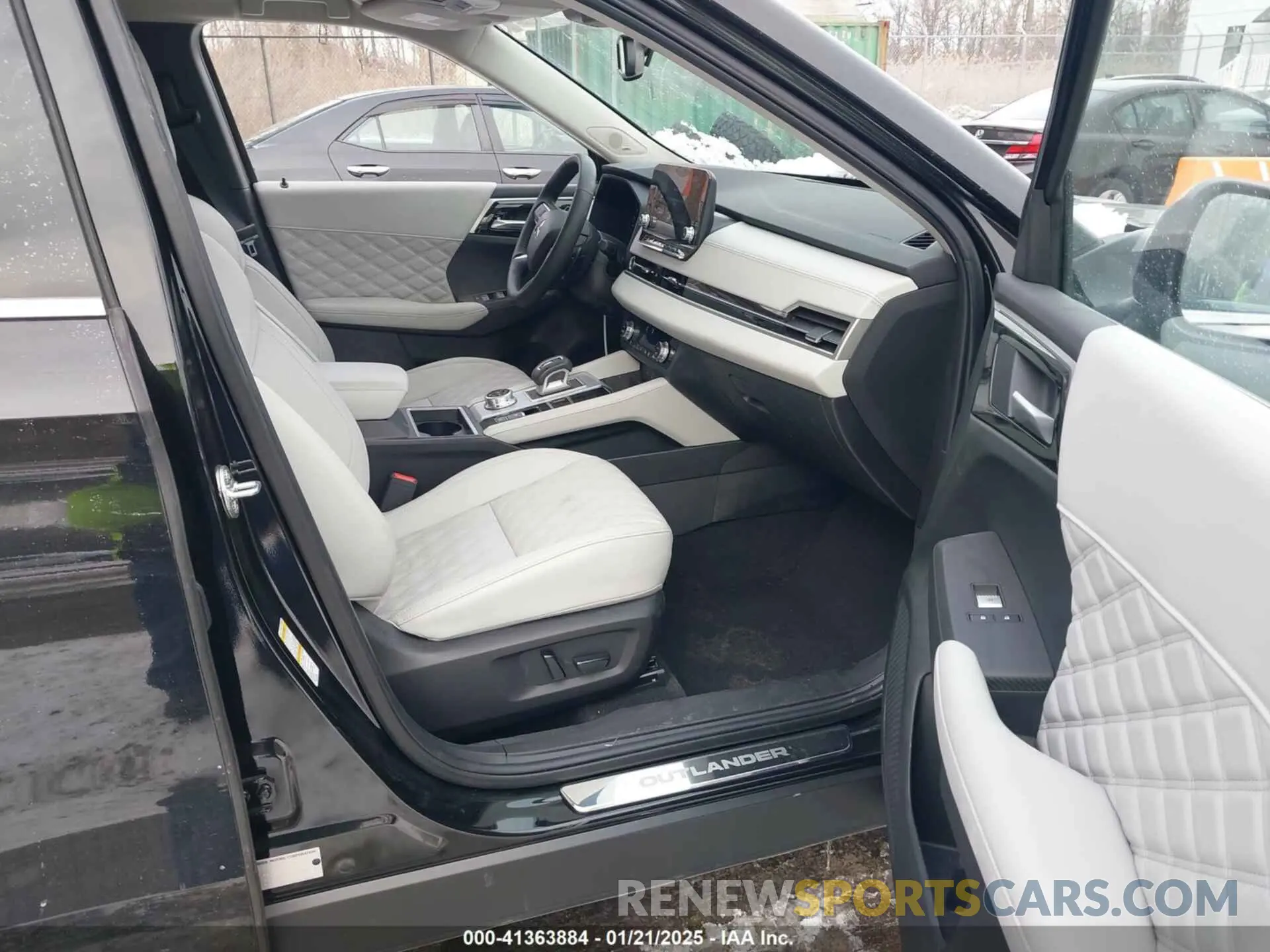 5 fotografías del automóvil dañado JA4J4WA87RZ030521 MITSUBISHI OUTLANDER 2024