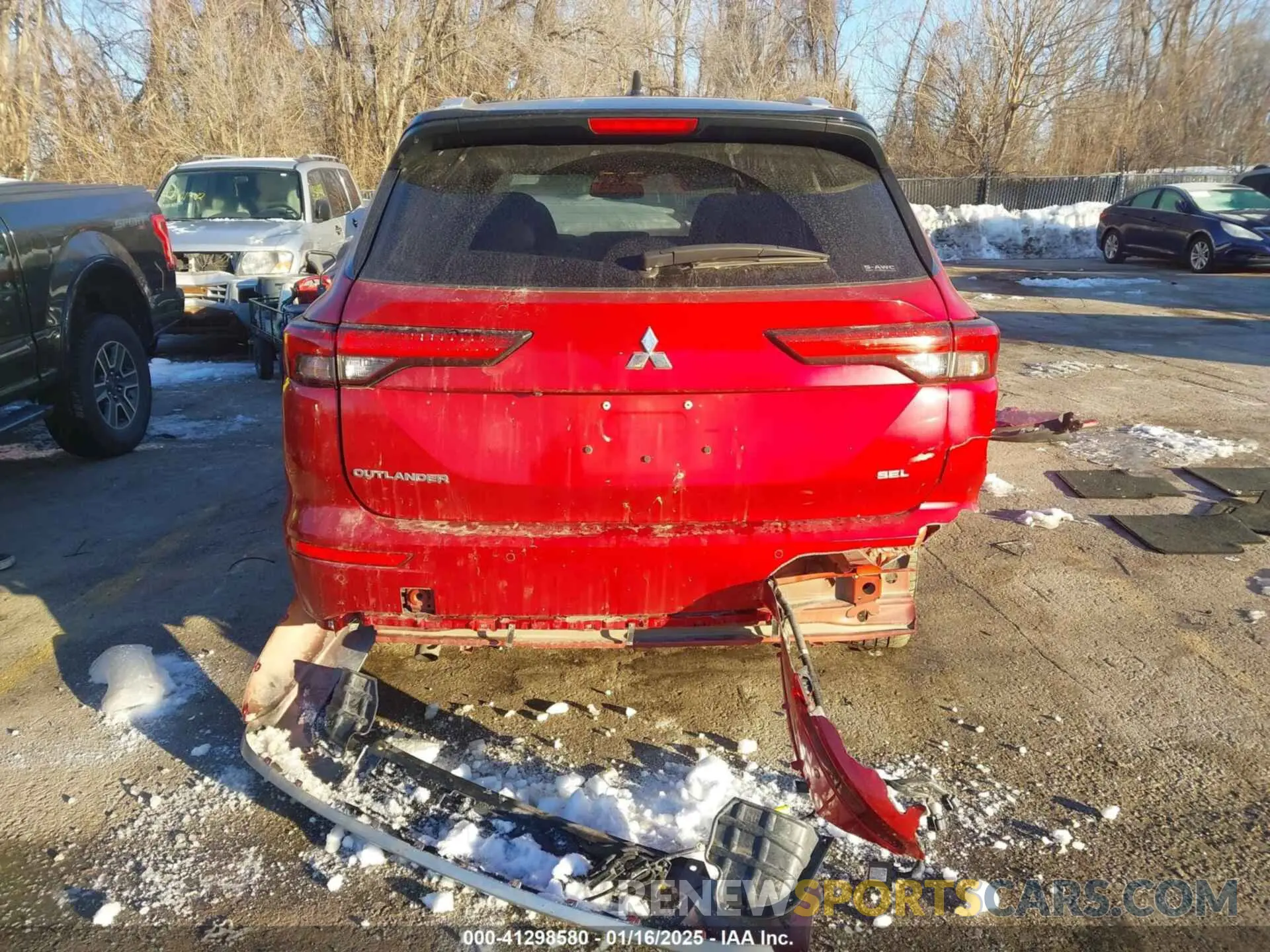 17 fotografías del automóvil dañado JA4J4WA89RZ004275 MITSUBISHI OUTLANDER 2024
