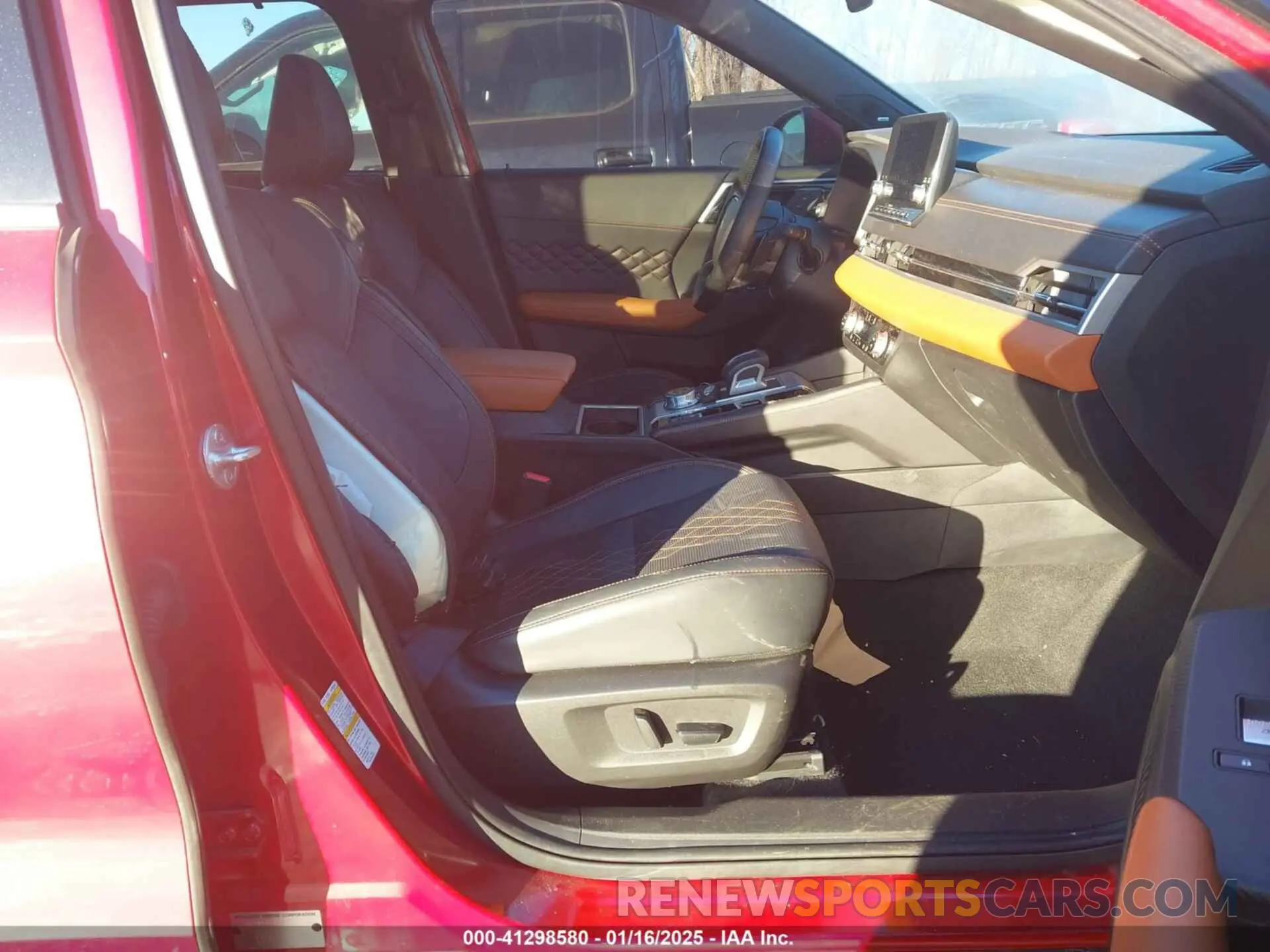 5 fotografías del automóvil dañado JA4J4WA89RZ004275 MITSUBISHI OUTLANDER 2024