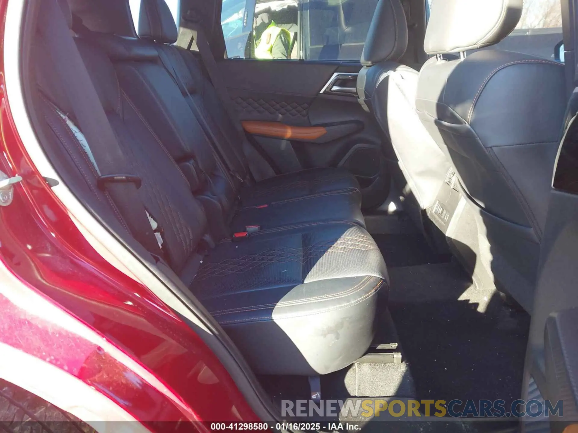 8 fotografías del automóvil dañado JA4J4WA89RZ004275 MITSUBISHI OUTLANDER 2024