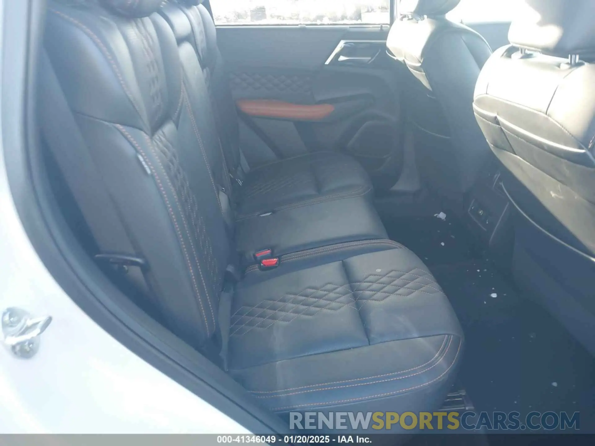 8 fotografías del automóvil dañado JA4J4WA8XRZ003510 MITSUBISHI OUTLANDER 2024