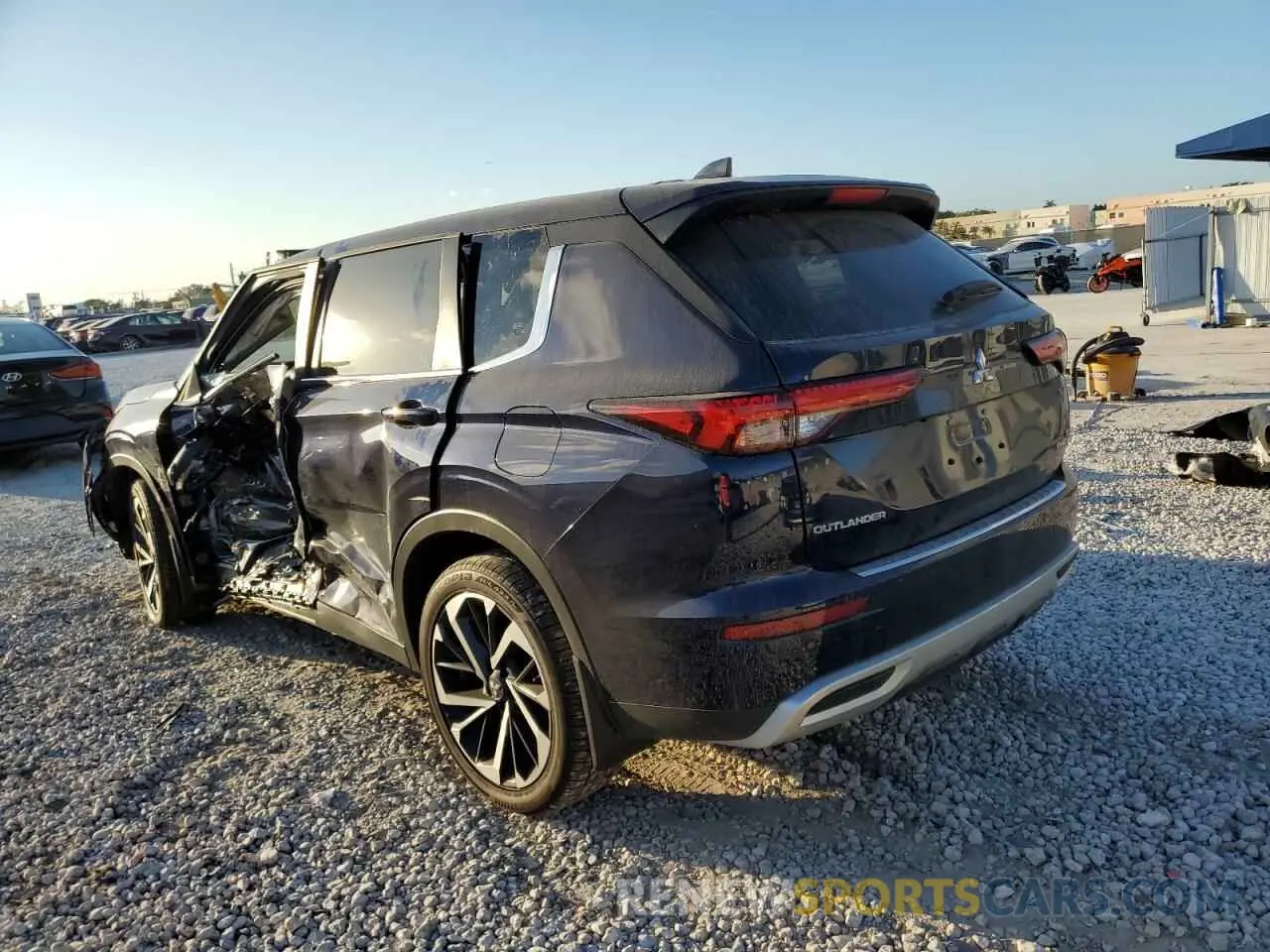 2 fotografías del automóvil dañado JA4T5VA97RZ023125 MITSUBISHI OUTLANDER 2024