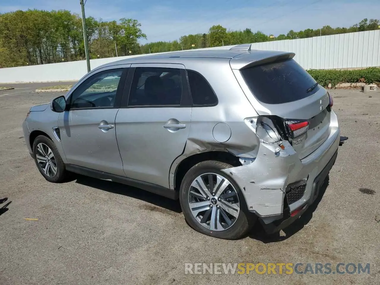 2 fotografías del automóvil dañado JA4ARUAU9SU002130 MITSUBISHI OUTLANDER 2025