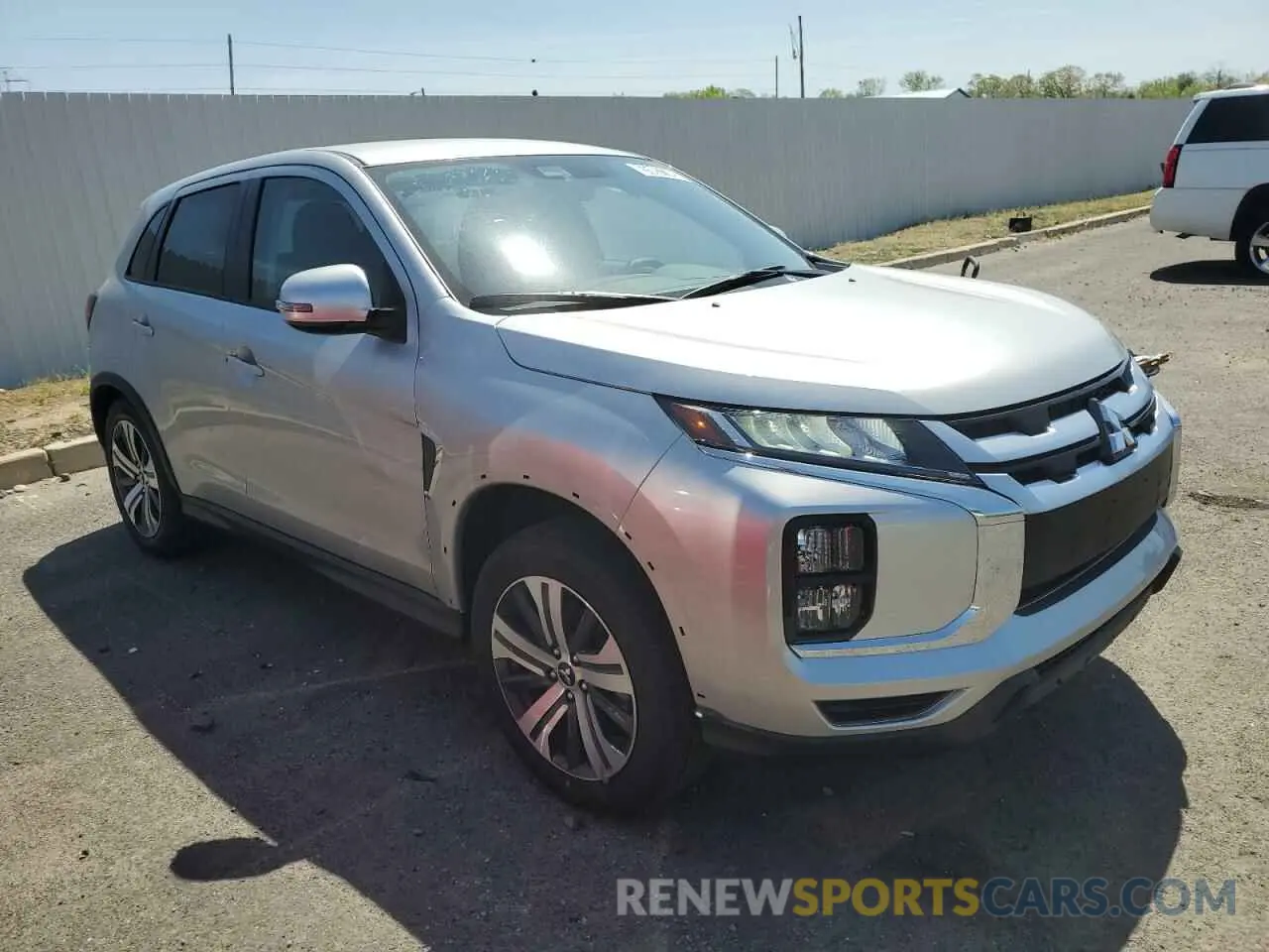4 fotografías del automóvil dañado JA4ARUAU9SU002130 MITSUBISHI OUTLANDER 2025