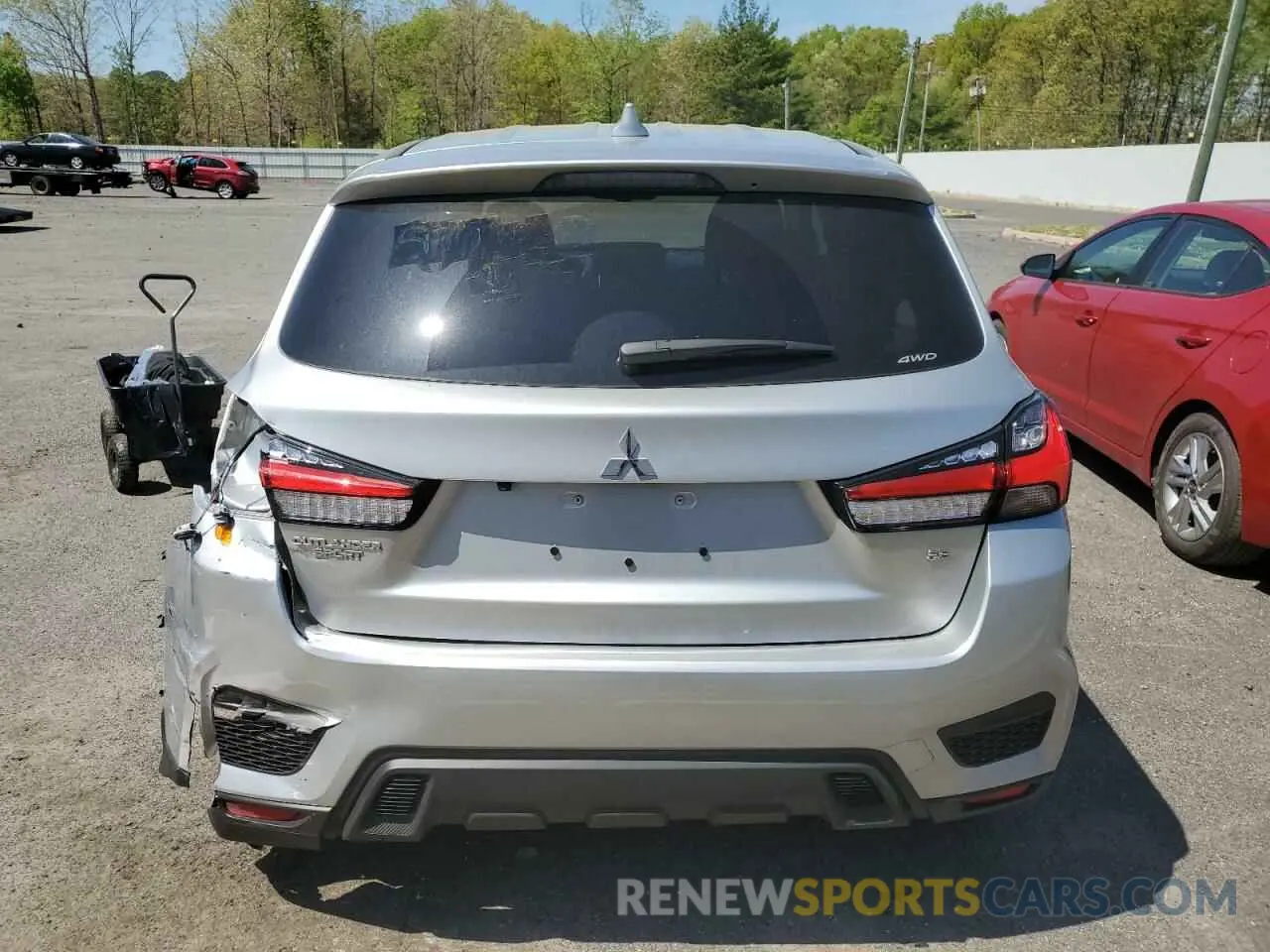 6 fotografías del automóvil dañado JA4ARUAU9SU002130 MITSUBISHI OUTLANDER 2025
