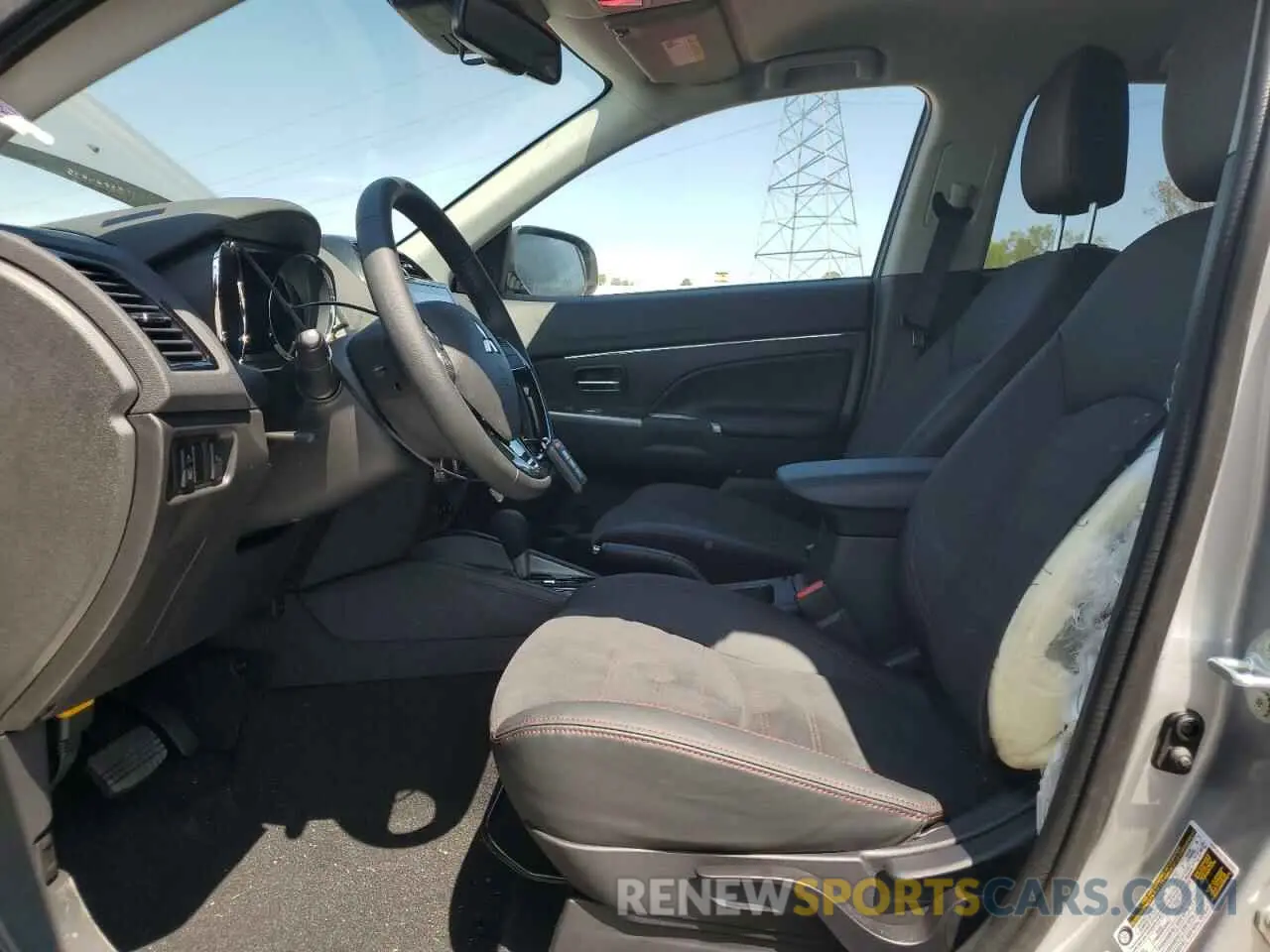 7 fotografías del automóvil dañado JA4ARUAU9SU002130 MITSUBISHI OUTLANDER 2025