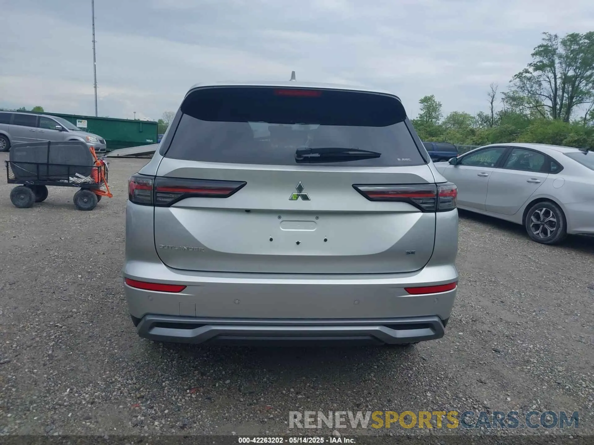 16 fotografías del automóvil dañado JA4J4VA86SZ014584 MITSUBISHI OUTLANDER 2025