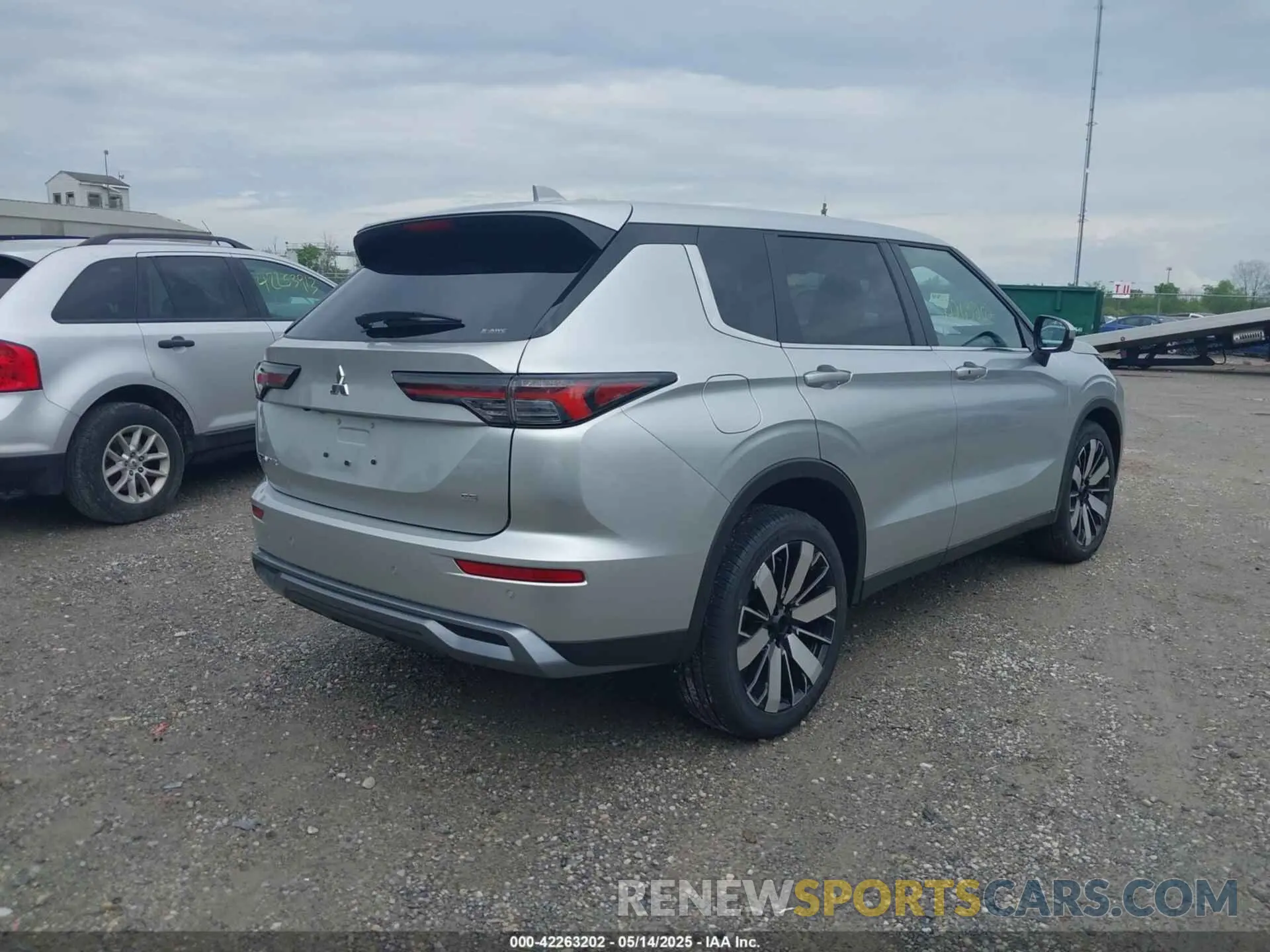 4 fotografías del automóvil dañado JA4J4VA86SZ014584 MITSUBISHI OUTLANDER 2025