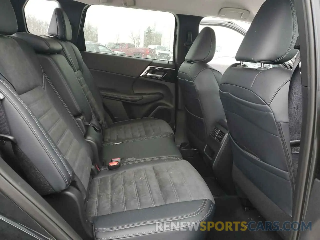 11 fotografías del automóvil dañado JA4T5VA9XSZ001867 MITSUBISHI OUTLANDER 2025