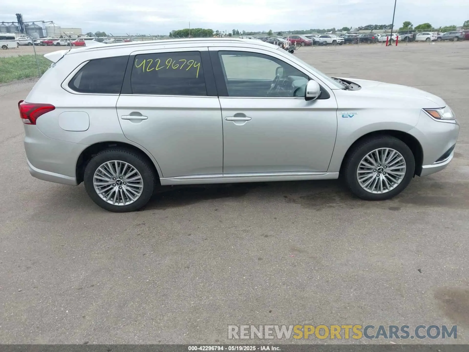 13 fotografías del automóvil dañado JA4J24A53KZ053560 MITSUBISHI OUTLANDER PHEV 2019