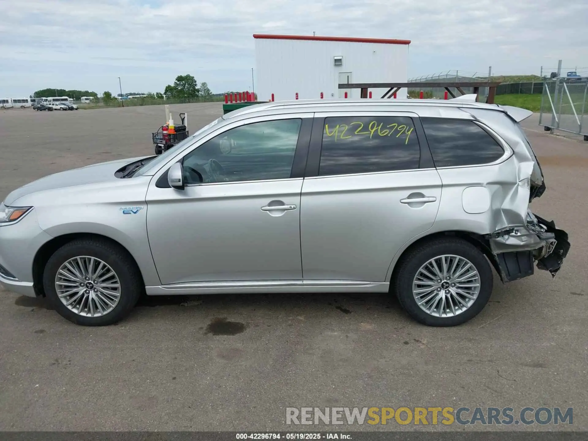 14 fotografías del automóvil dañado JA4J24A53KZ053560 MITSUBISHI OUTLANDER PHEV 2019