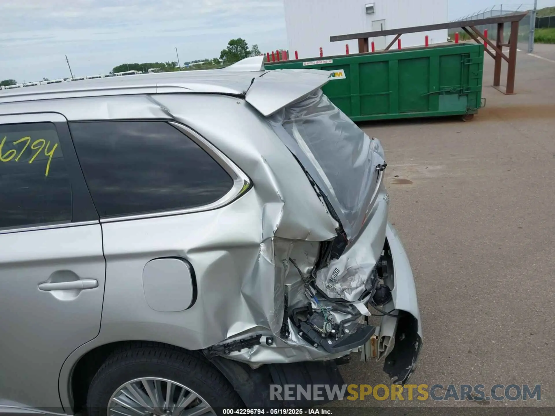 17 fotografías del automóvil dañado JA4J24A53KZ053560 MITSUBISHI OUTLANDER PHEV 2019