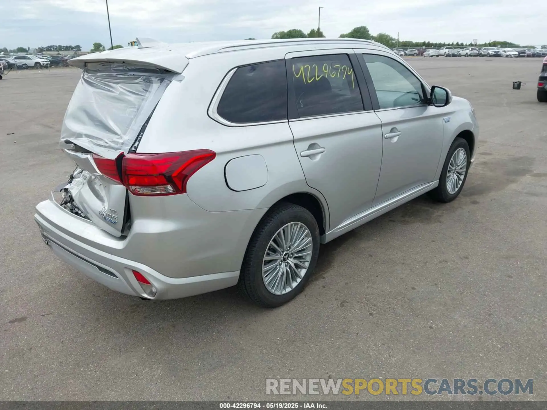 4 fotografías del automóvil dañado JA4J24A53KZ053560 MITSUBISHI OUTLANDER PHEV 2019