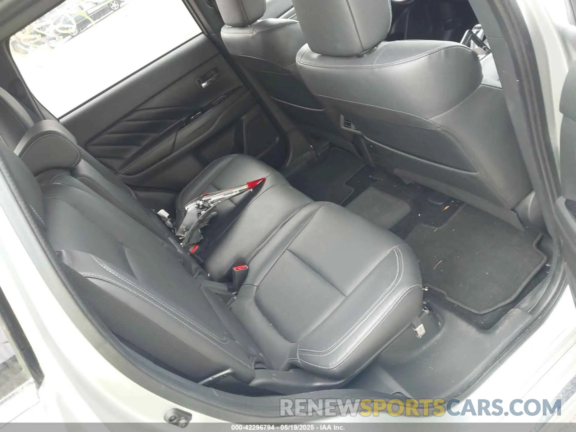 8 fotografías del automóvil dañado JA4J24A53KZ053560 MITSUBISHI OUTLANDER PHEV 2019