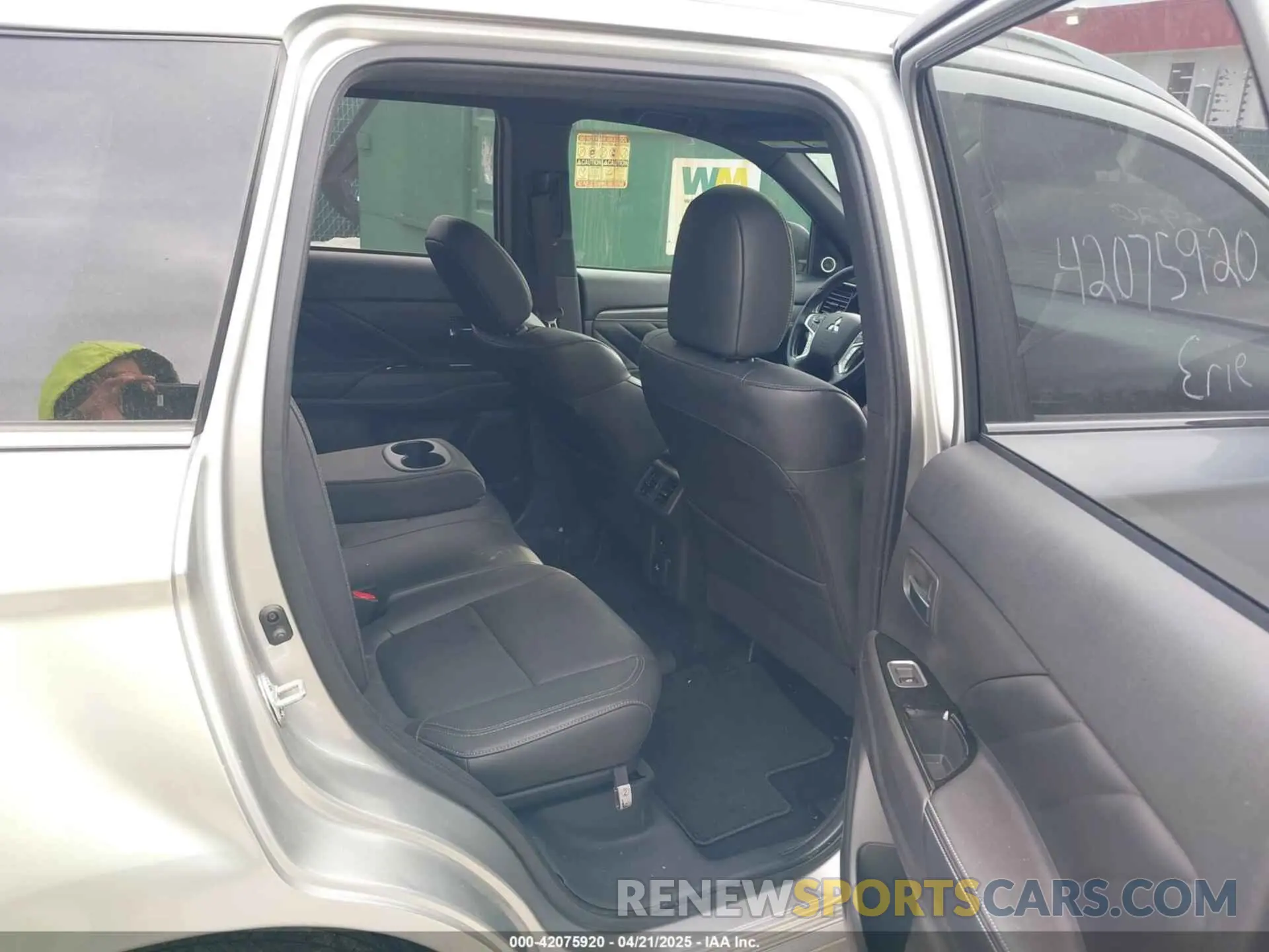 8 fotografías del automóvil dañado JA4J24A54KZ047069 MITSUBISHI OUTLANDER PHEV 2019