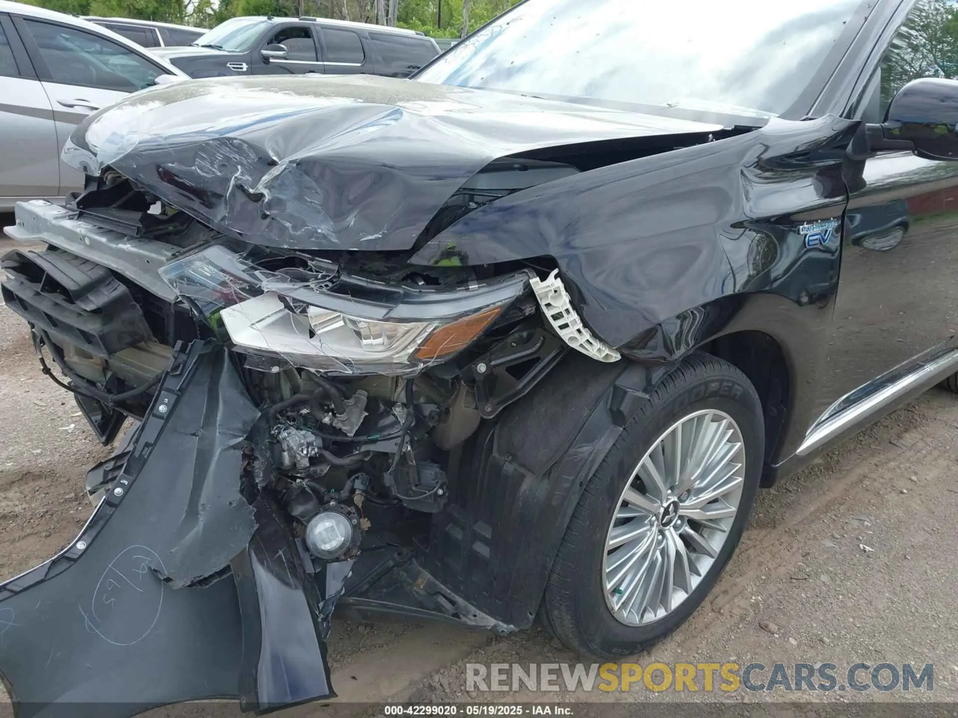 18 fotografías del automóvil dañado JA4J24A55KZ037103 MITSUBISHI OUTLANDER PHEV 2019