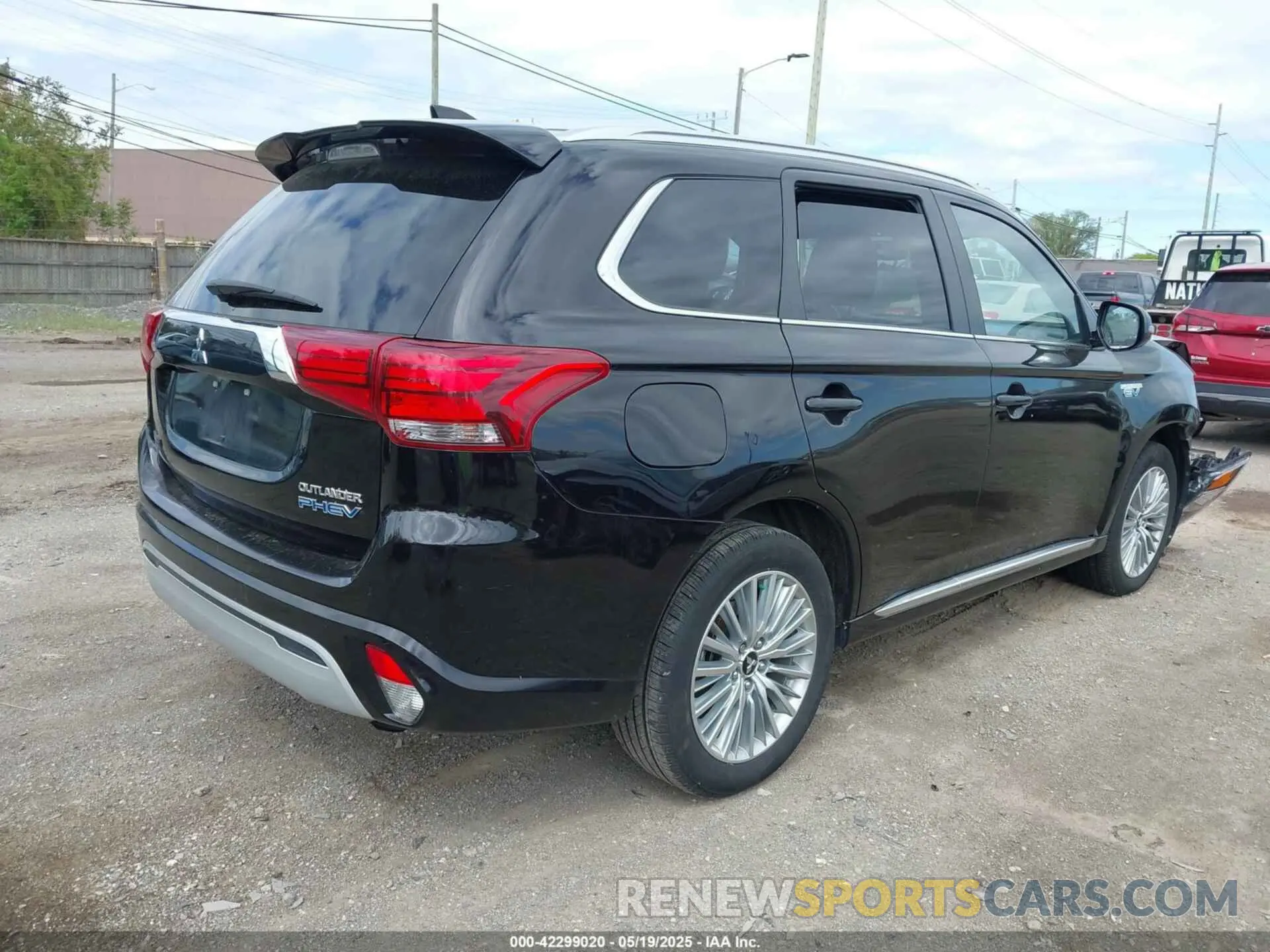 4 fotografías del automóvil dañado JA4J24A55KZ037103 MITSUBISHI OUTLANDER PHEV 2019