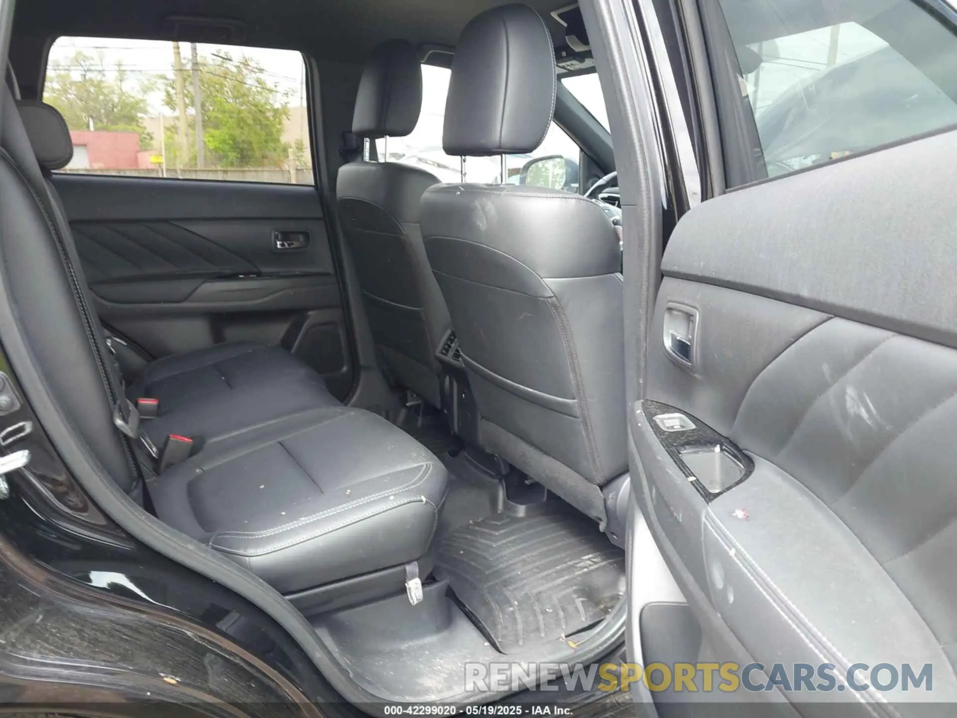 8 fotografías del automóvil dañado JA4J24A55KZ037103 MITSUBISHI OUTLANDER PHEV 2019