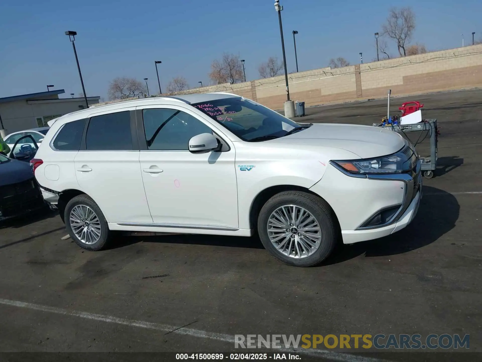 14 fotografías del automóvil dañado JA4J24A57KZ049706 MITSUBISHI OUTLANDER PHEV 2019
