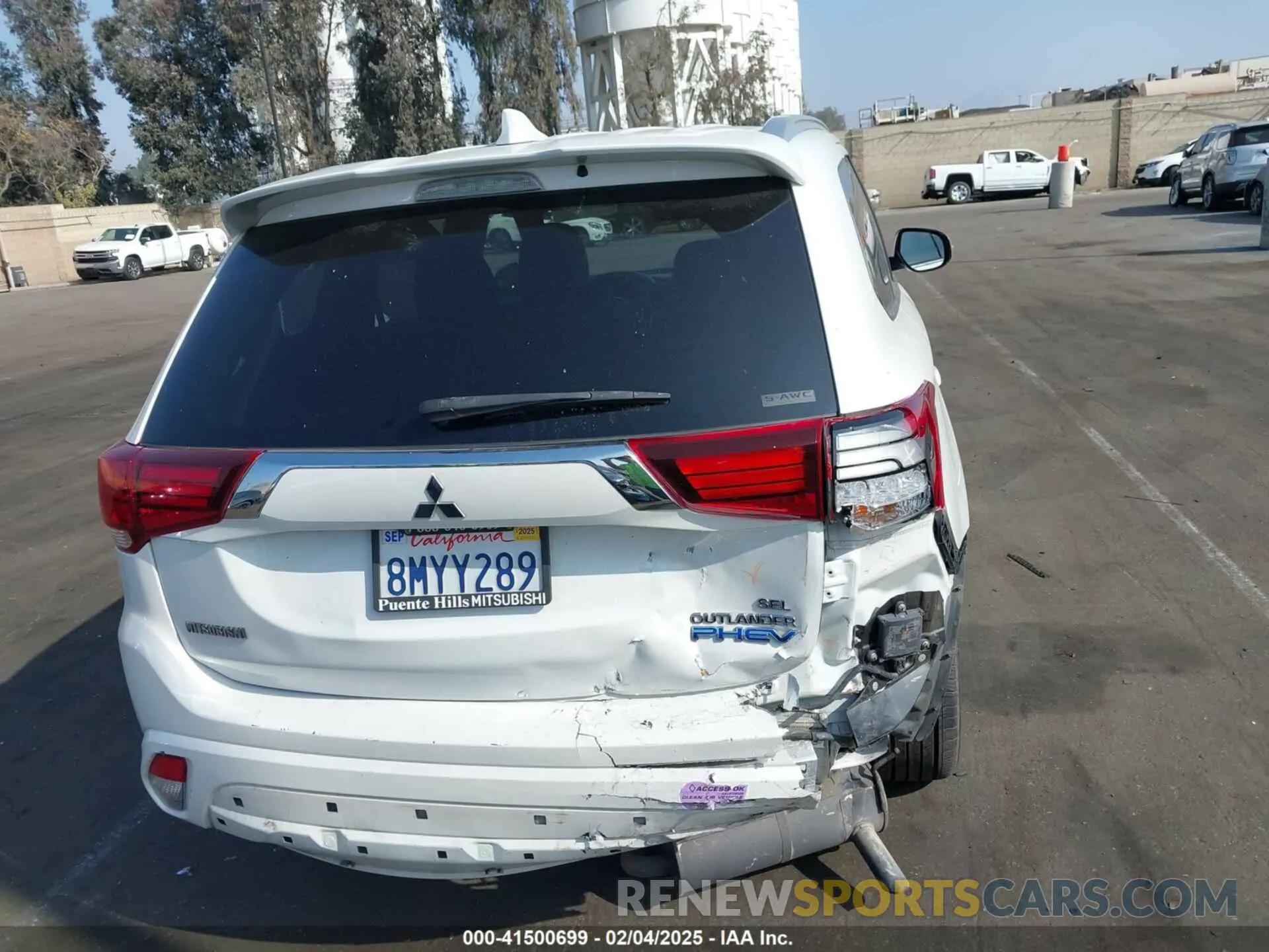 17 fotografías del automóvil dañado JA4J24A57KZ049706 MITSUBISHI OUTLANDER PHEV 2019