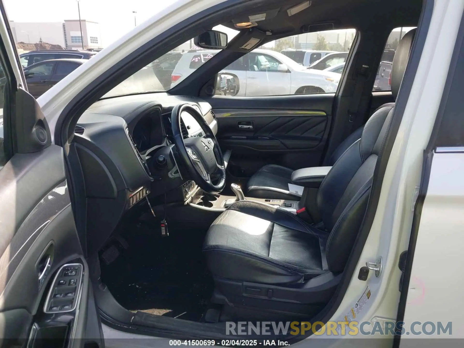 5 fotografías del automóvil dañado JA4J24A57KZ049706 MITSUBISHI OUTLANDER PHEV 2019