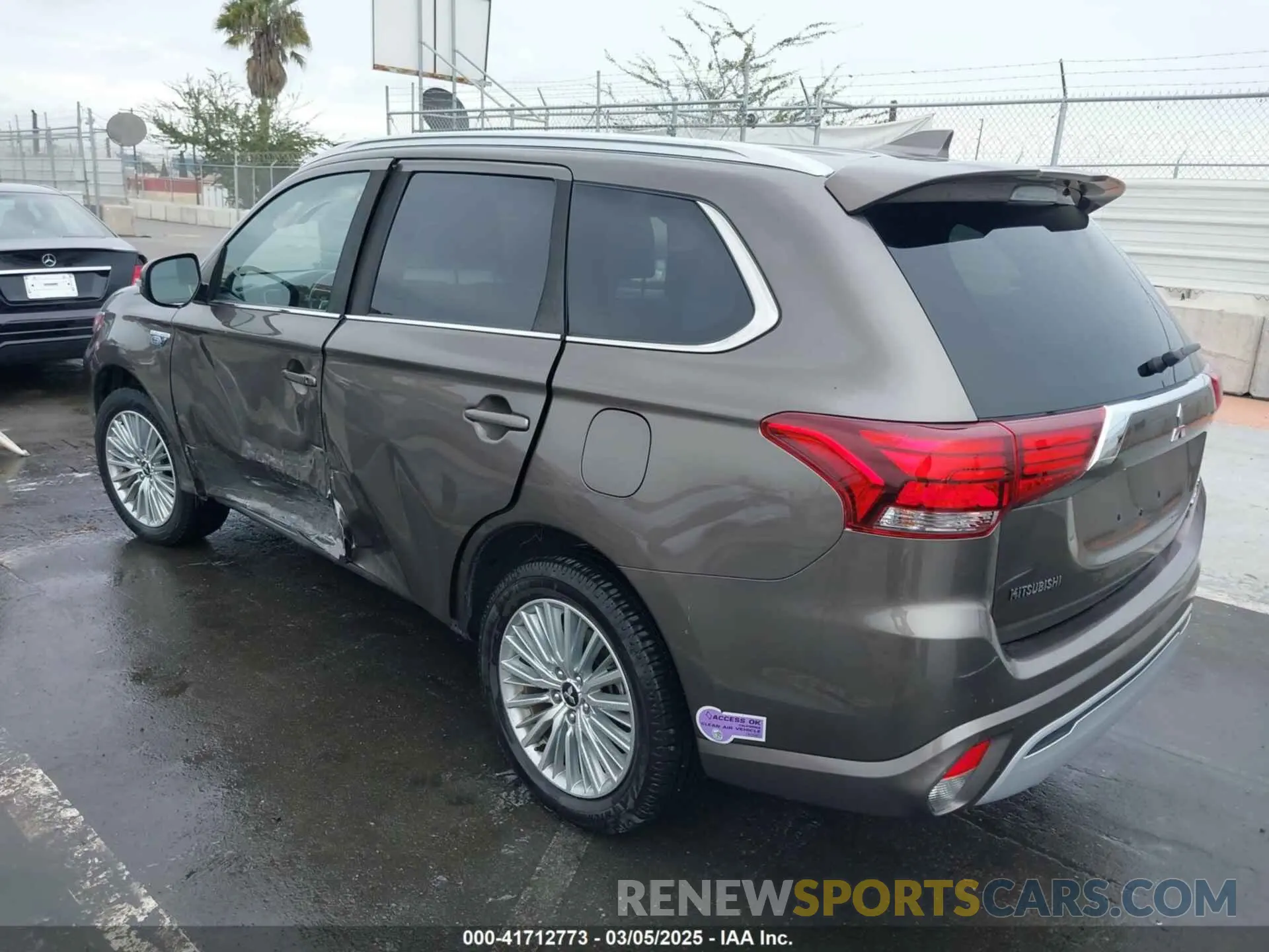 3 fotografías del automóvil dañado JA4J24A5XKZ034990 MITSUBISHI OUTLANDER PHEV 2019