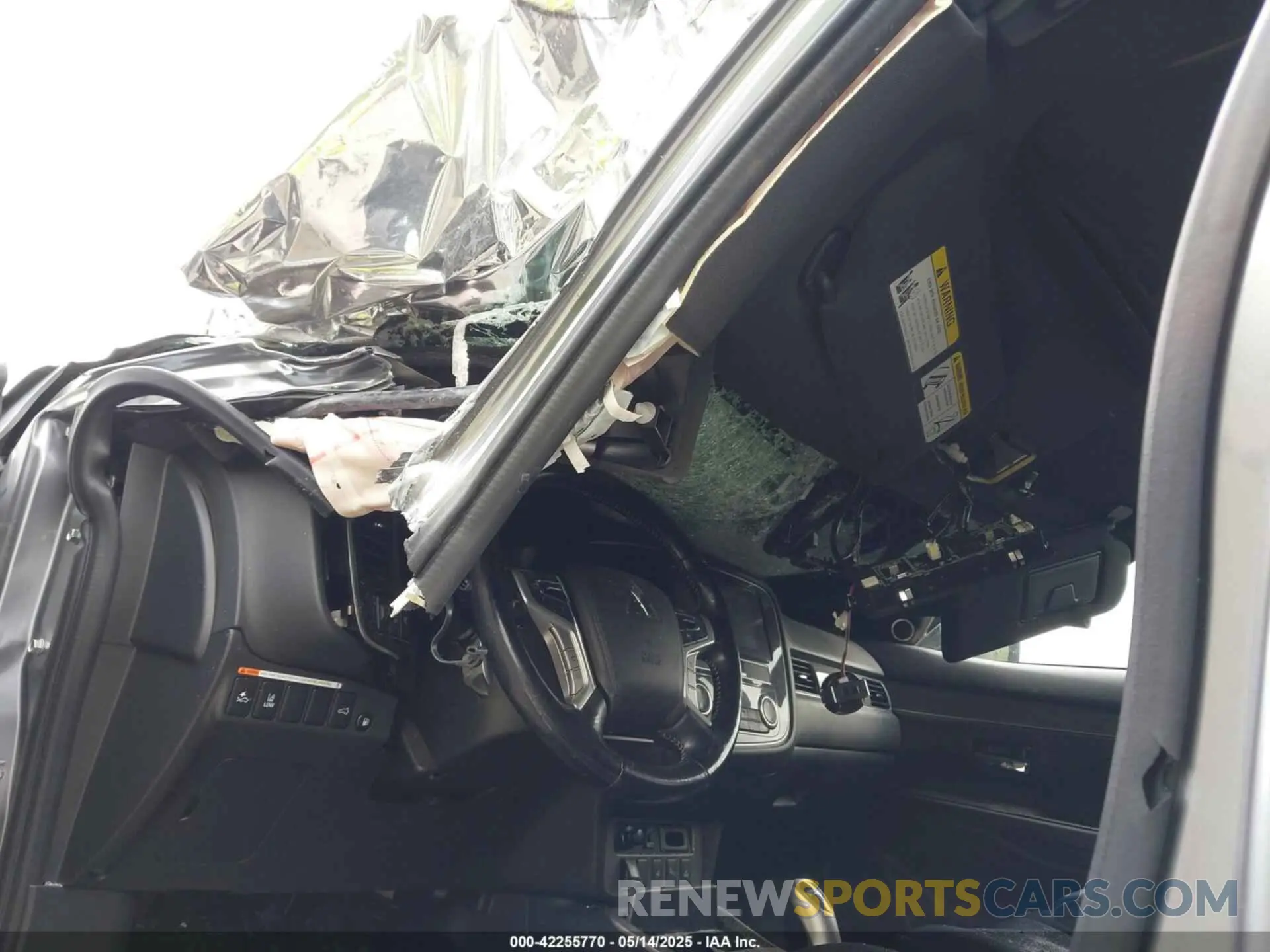 12 fotografías del automóvil dañado JA4J24A5XKZ051210 MITSUBISHI OUTLANDER PHEV 2019