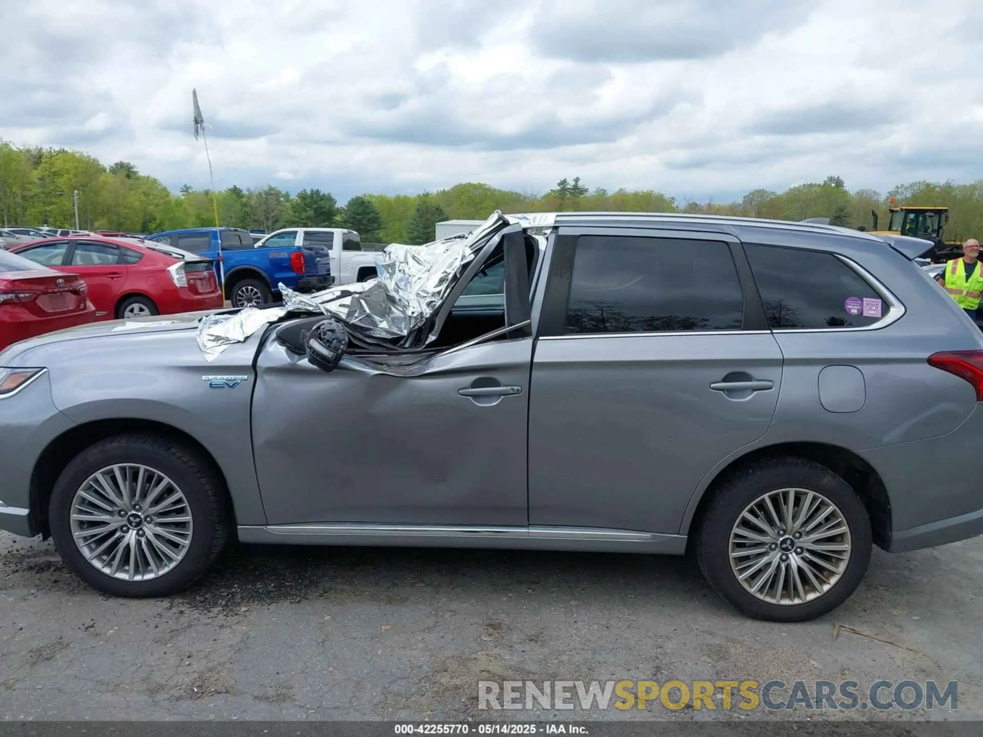 15 fotografías del automóvil dañado JA4J24A5XKZ051210 MITSUBISHI OUTLANDER PHEV 2019