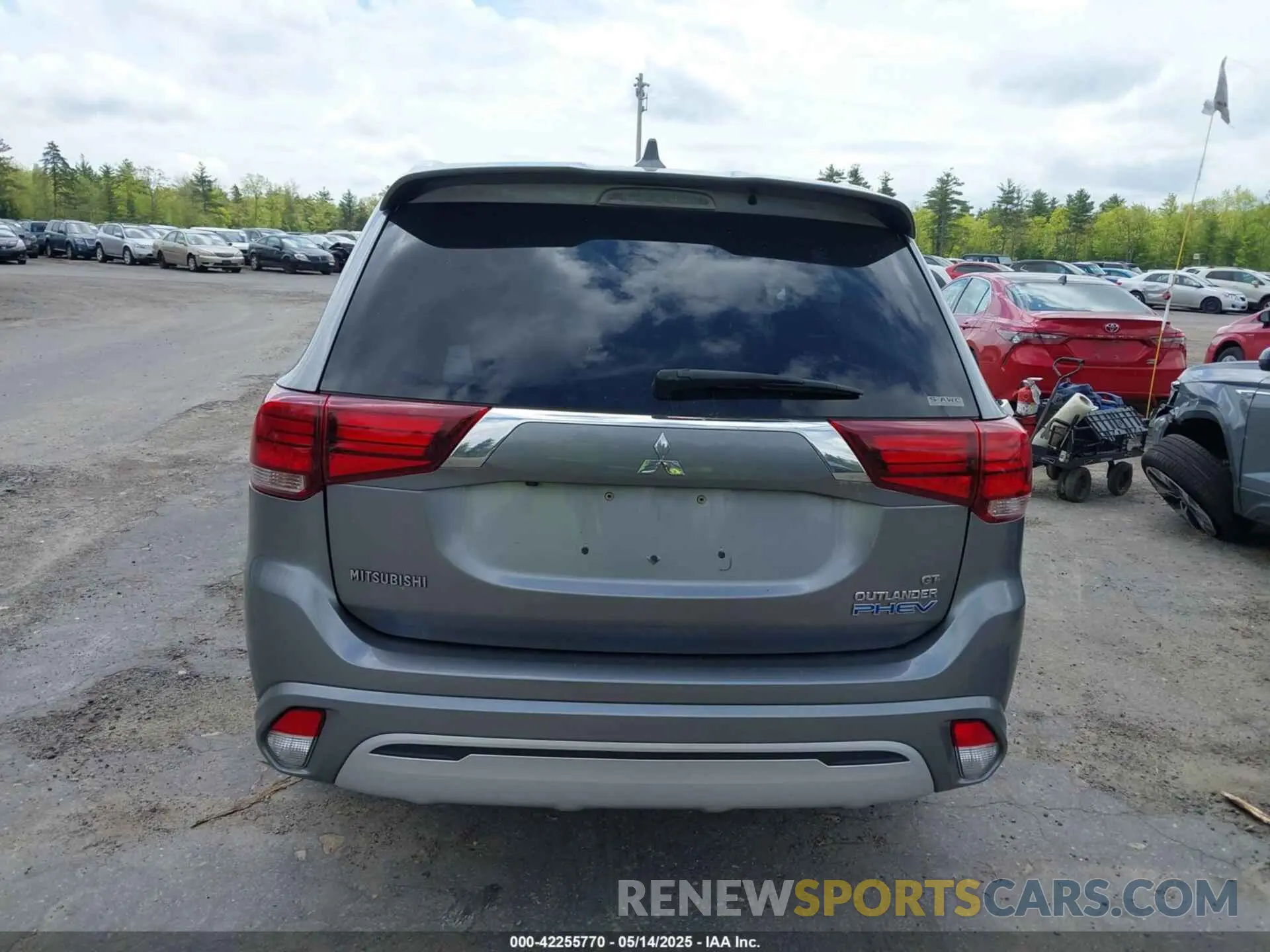 17 fotografías del automóvil dañado JA4J24A5XKZ051210 MITSUBISHI OUTLANDER PHEV 2019