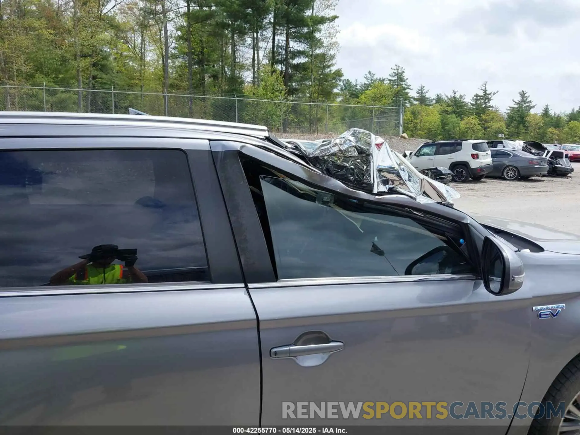 19 fotografías del automóvil dañado JA4J24A5XKZ051210 MITSUBISHI OUTLANDER PHEV 2019