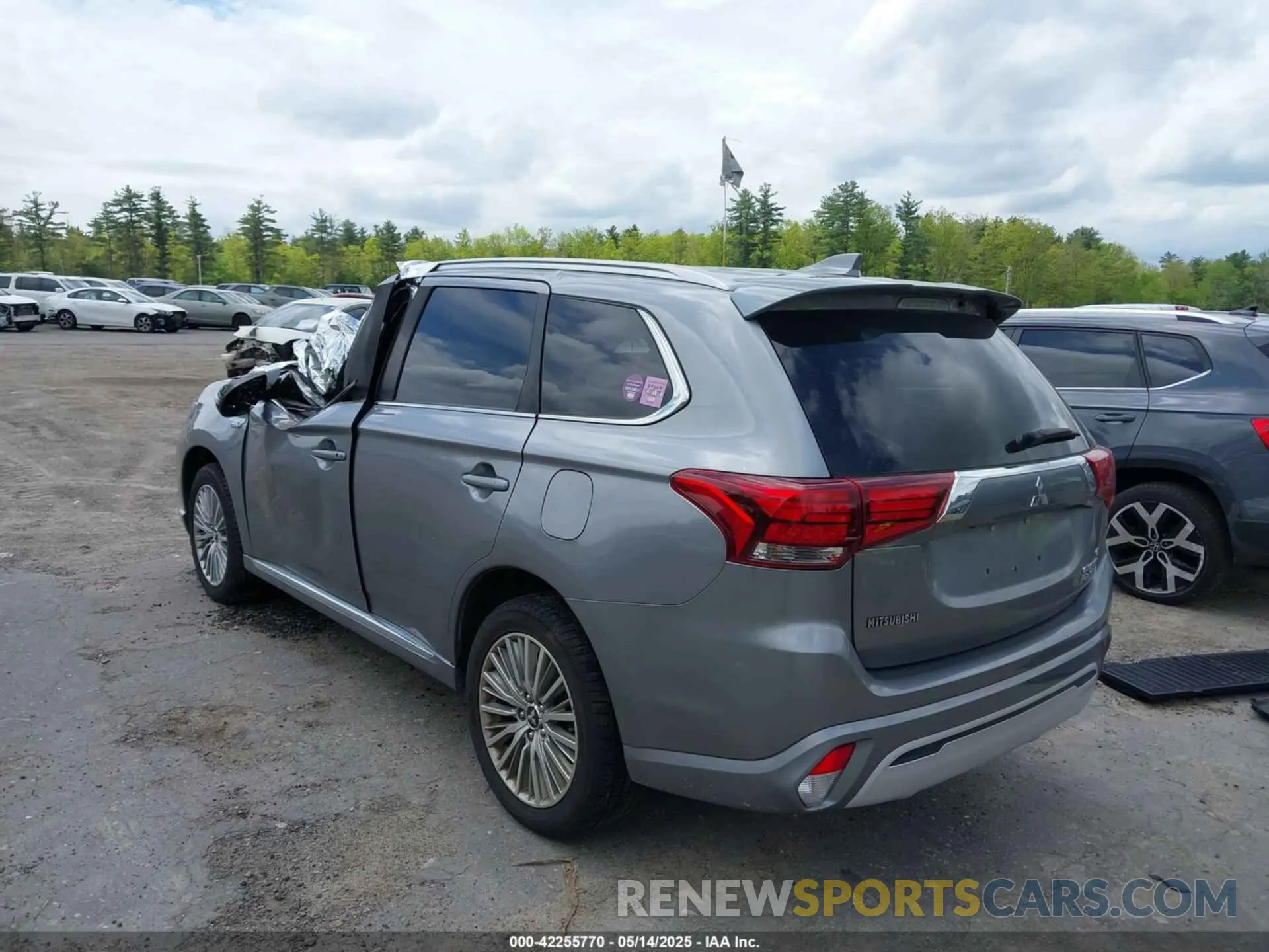 3 fotografías del automóvil dañado JA4J24A5XKZ051210 MITSUBISHI OUTLANDER PHEV 2019